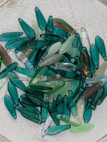 Czech Dagger Bead, Glass Daggers: 10g (approx 60 pcs) Aqua Mix