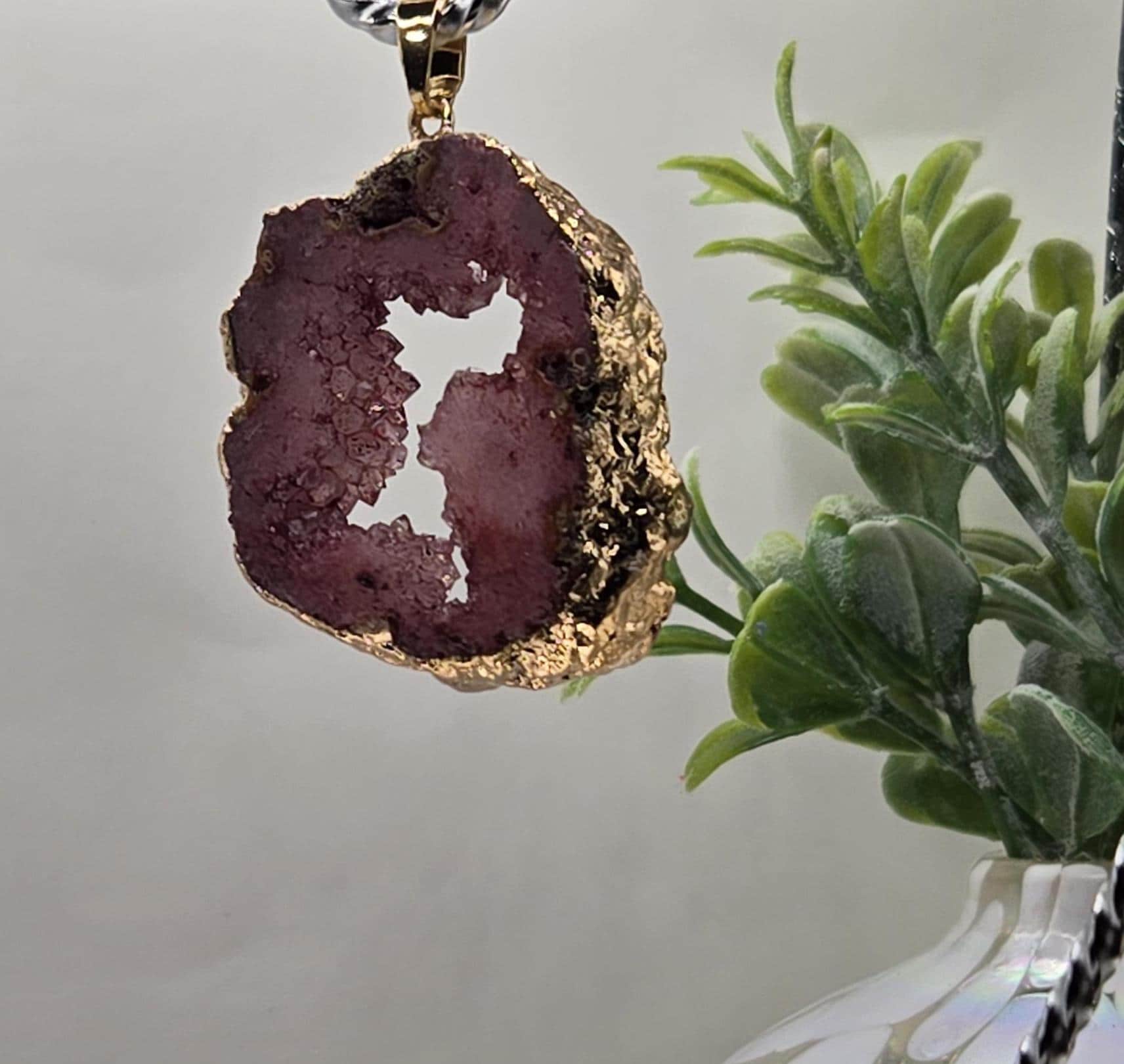 Dyed Agate Geode Pendant - Gold Tone, Rustic Chic Jewelry | Beads for Jewelry Making | DIY Bracelet Earring Supply