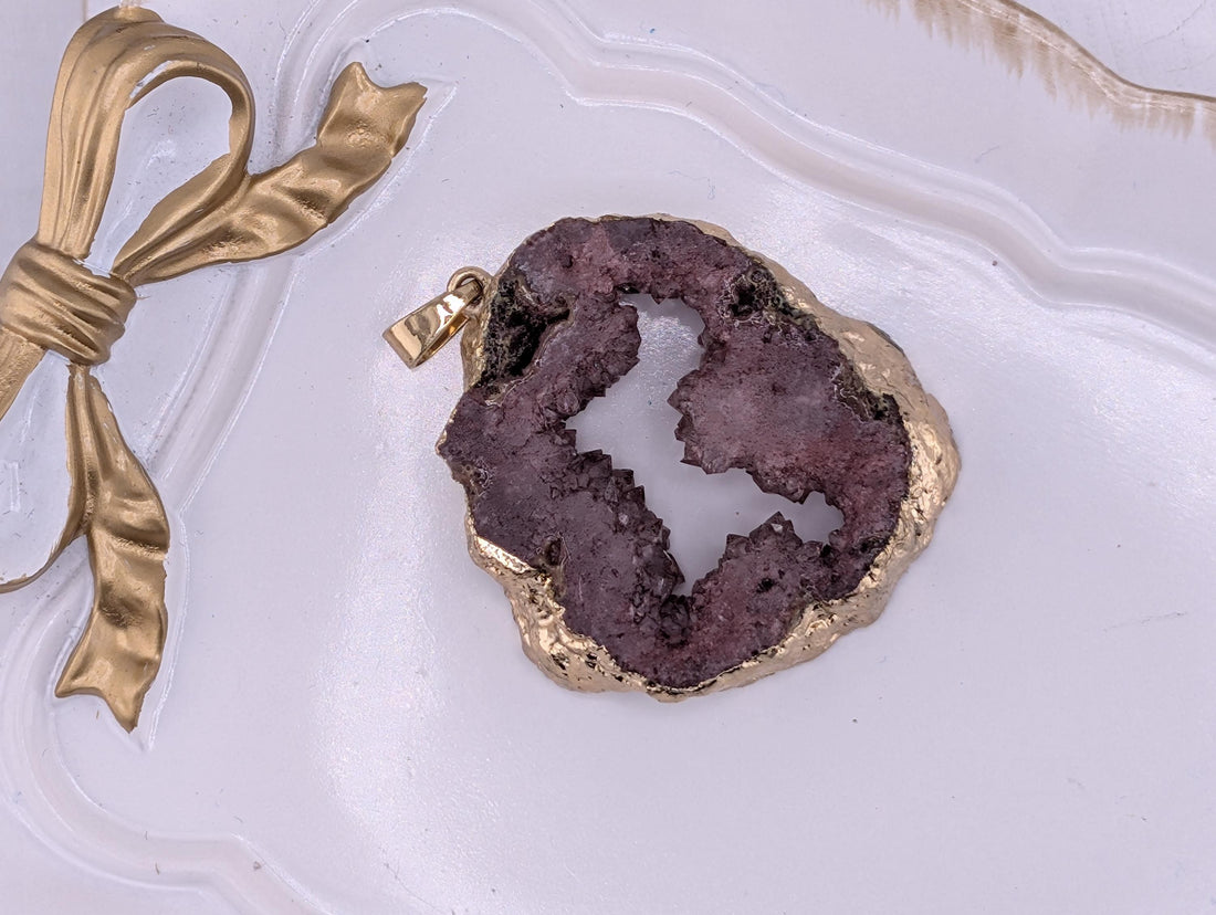 Dyed Agate Geode Pendant - Gold Tone, Rustic Chic Jewelry | Beads for Jewelry Making | DIY Bracelet Earring Supply