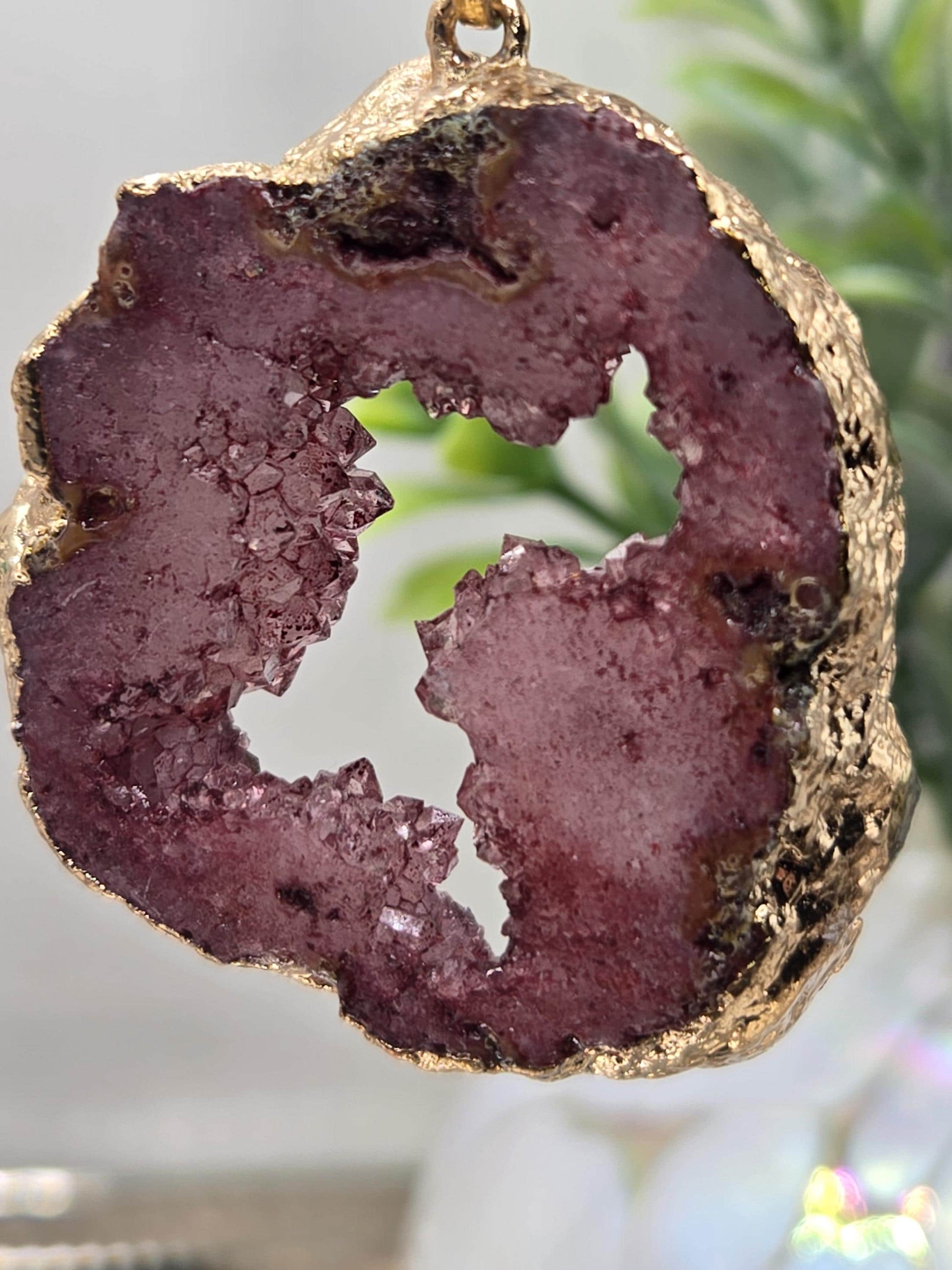 Dyed Agate Geode Pendant - Gold Tone, Rustic Chic Jewelry | Beads for Jewelry Making | DIY Bracelet Earring Supply