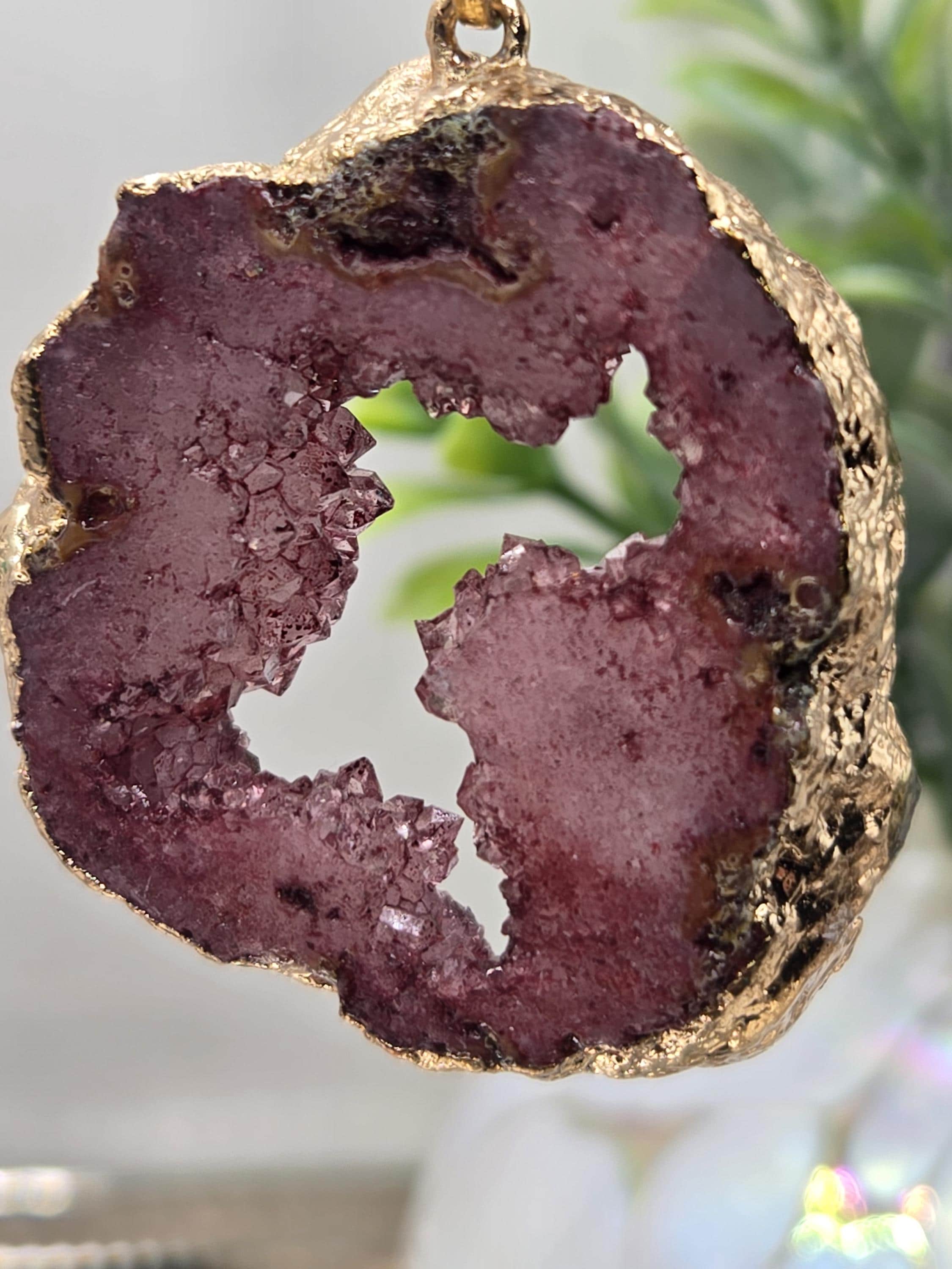Dyed Agate Geode Pendant - Gold Tone, Rustic Chic Jewelry | Beads for Jewelry Making | DIY Bracelet Earring Supply