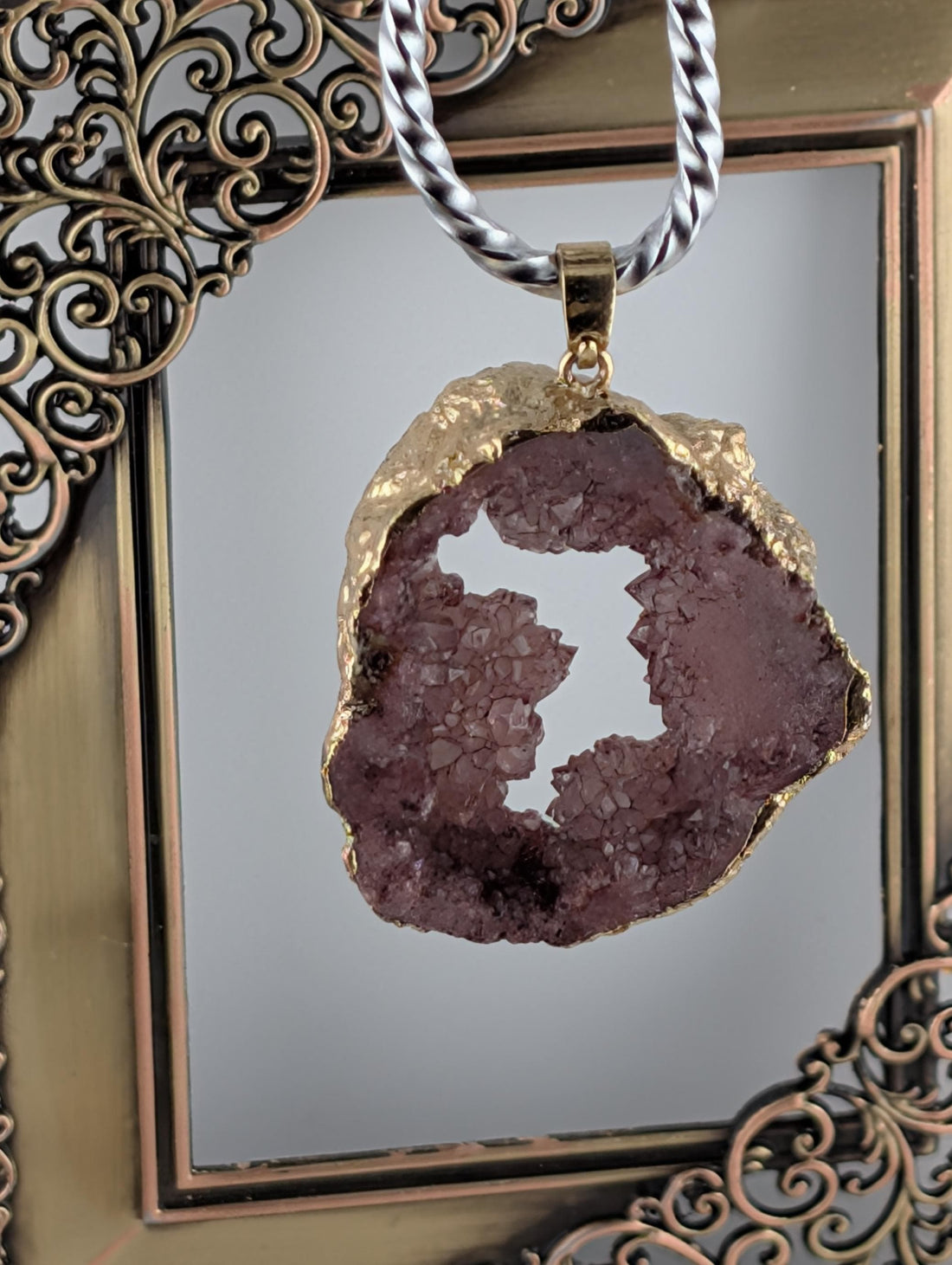 Dyed Agate Geode Pendant - Gold Tone, Rustic Chic Jewelry | Beads for Jewelry Making | DIY Bracelet Earring Supply