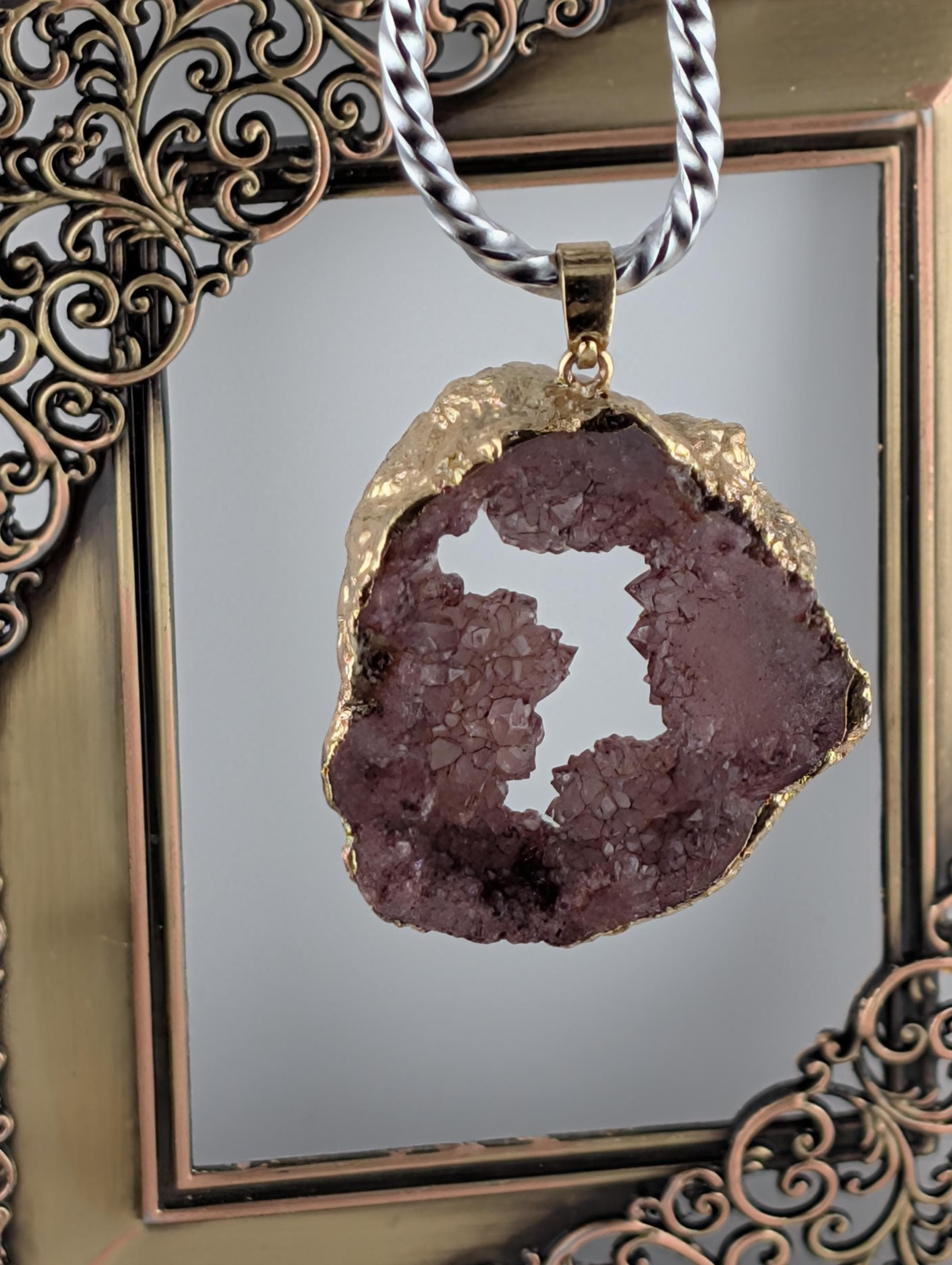 Dyed Agate Geode Pendant - Gold Tone, Rustic Chic Jewelry | Beads for Jewelry Making | DIY Bracelet Earring Supply