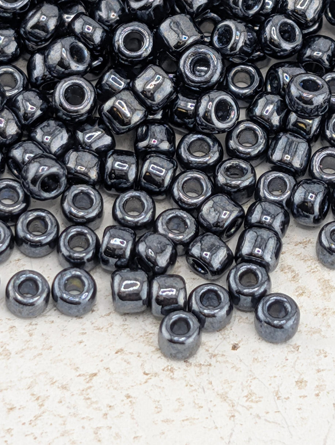 4490SB Opaque Iris Silver 8/0 Matsuno Seed Beads (15g, ~600 pcs)