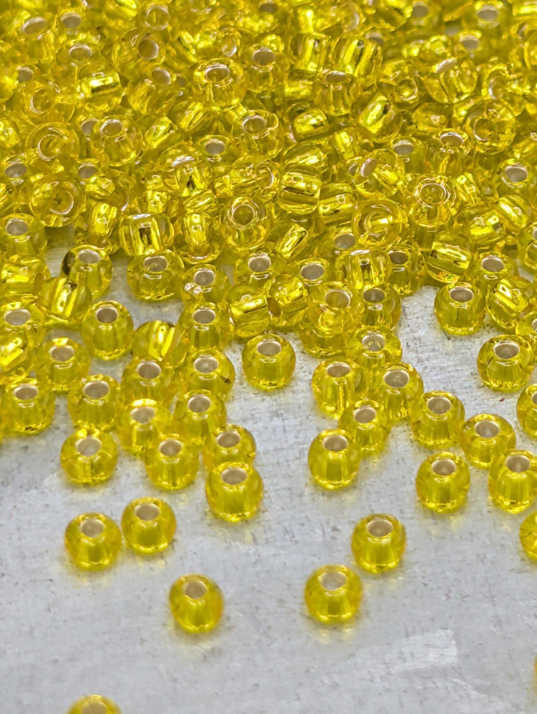 Preciosa 11/0 Seed Beads Transparent Yellow SilverLined (Size 11/0 ) - 15g - Czech Glass Rocaille for Jewelry Making