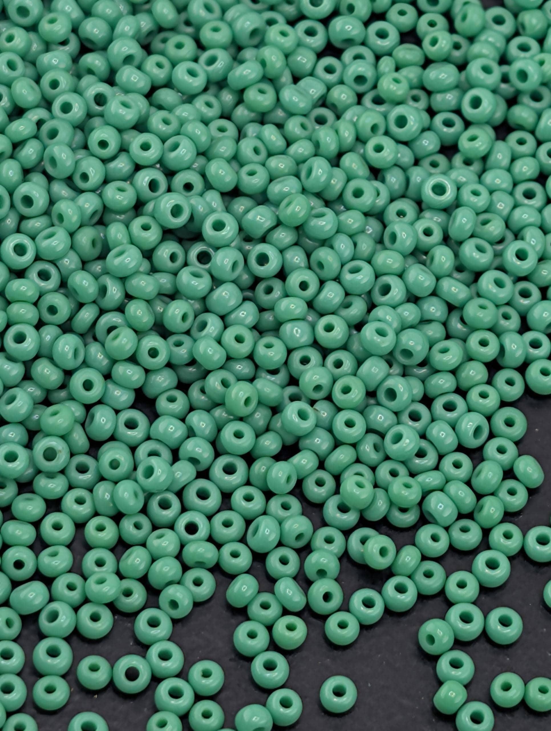 Preciosa 10/0 Seed Beads Opaque Green (Size 10/0 ) - 15g - Czech Glass Rocaille for Jewelry Making