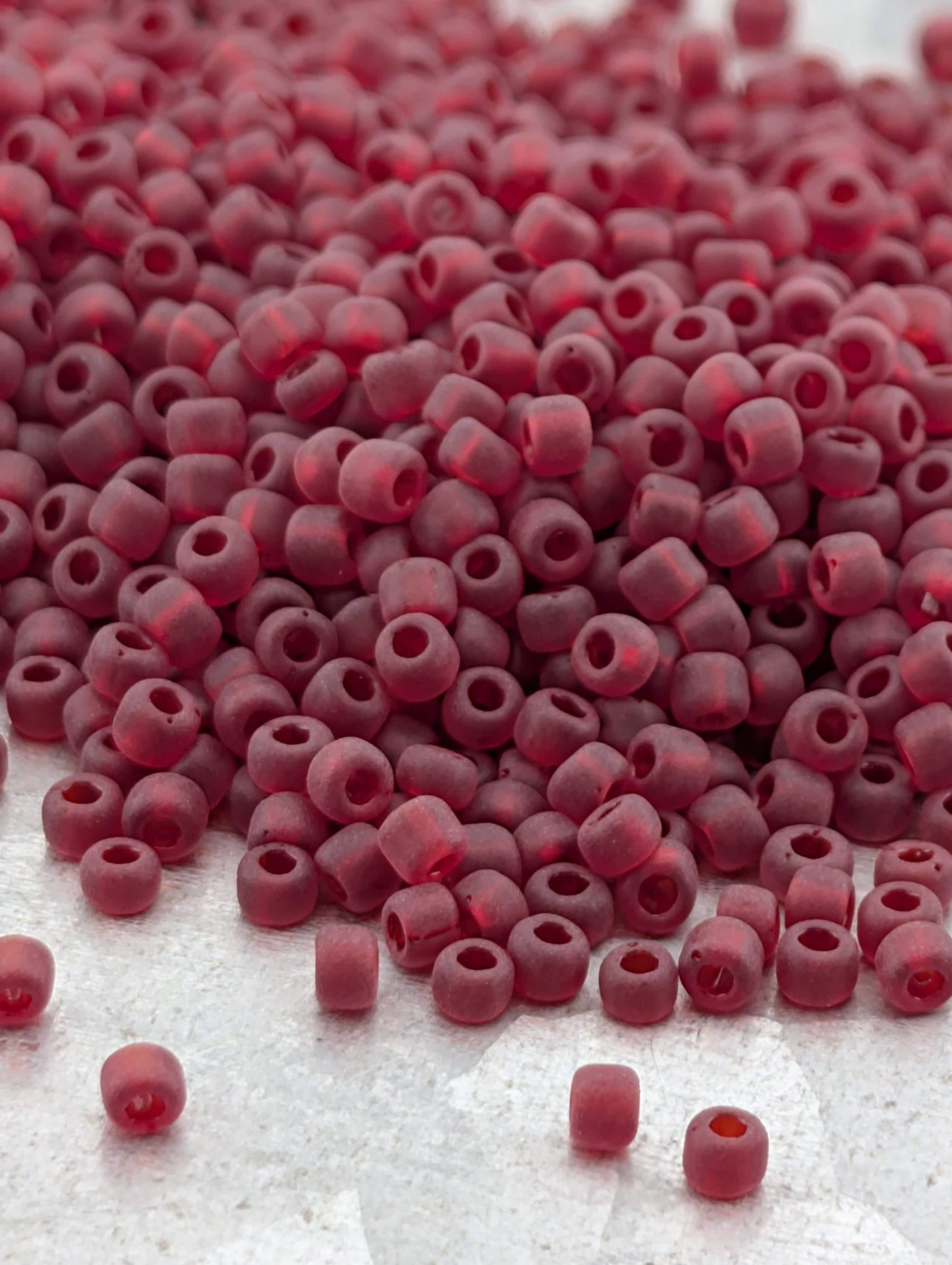 1900SB Translucent Matte Ruby Red 11/0 Round Matsuno Seed Beads (15g, ~1650 pcs)