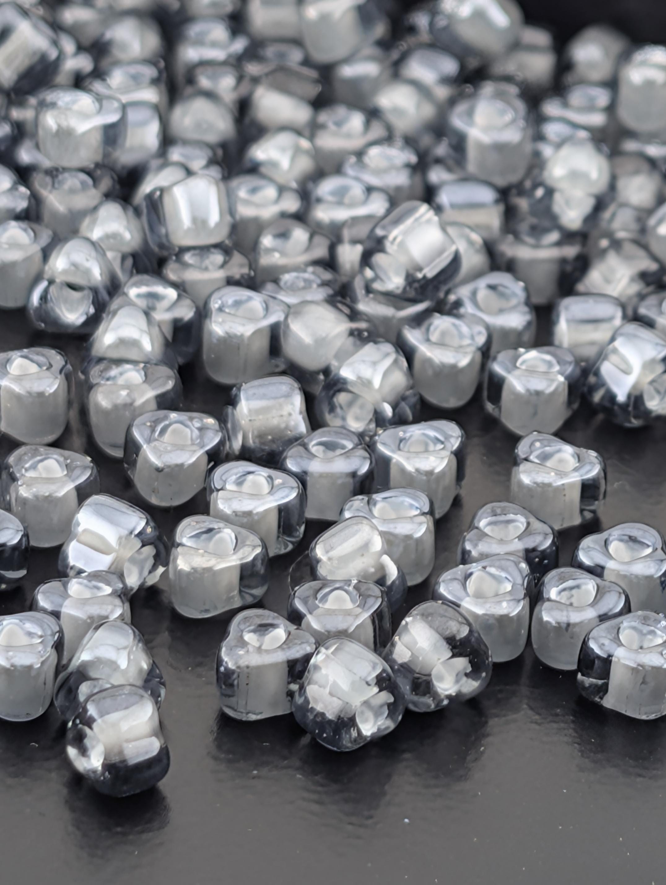 Black/Grey Inside Color Lined Miyuki Triangle Size 8/0 (15g Pkg)