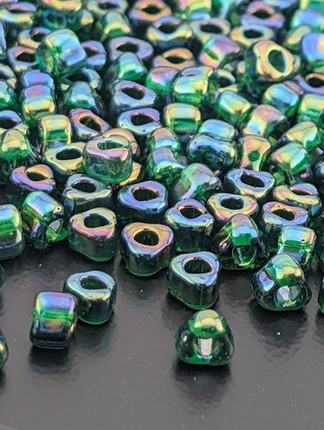 Med Green/Dk Green Inside Color Lined Sparkle Miyuki Triangle Size 5/0 (15g Pkg) | Japanese Seed Beads | Bead Weaving Embroidery Supply