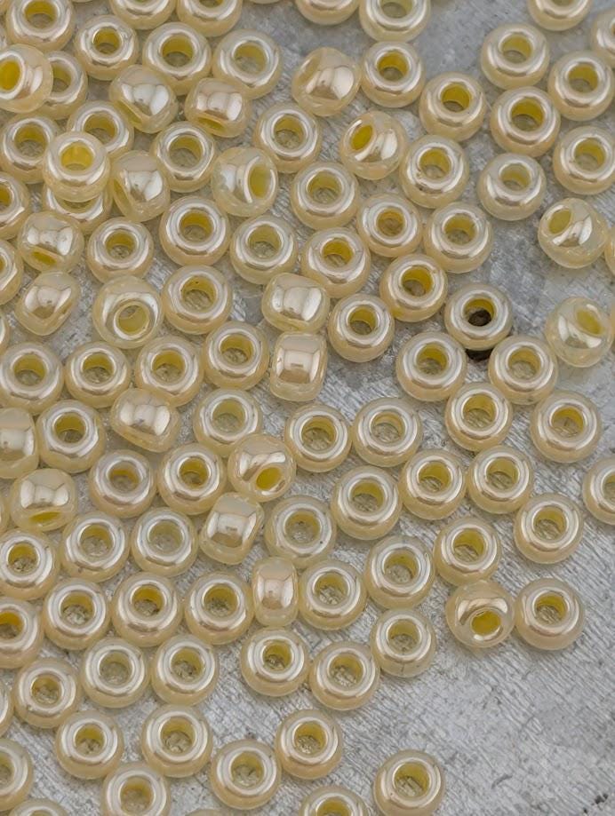 Light Gold Ceylon Miyuki Rocaille Size 8/0 (20g pkg)