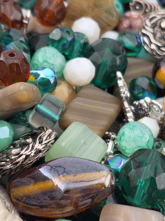 2oz | "Owl that glitters is Abalone" Glass Bead Soup Mix