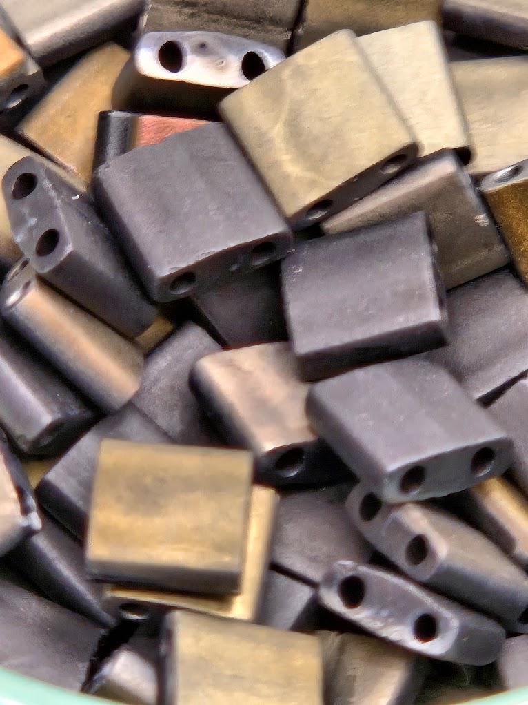 TL4561-Miyuki Tila Beads:Valentinite/Matte Black SC (7.5g pkg)