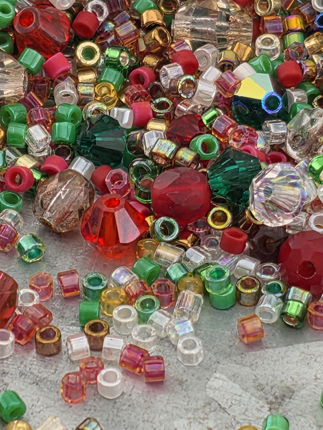 Preciosa & Delica Bead Mix "Mistletoe Magic" (Size 11, 7 grams, ~1300 beads)