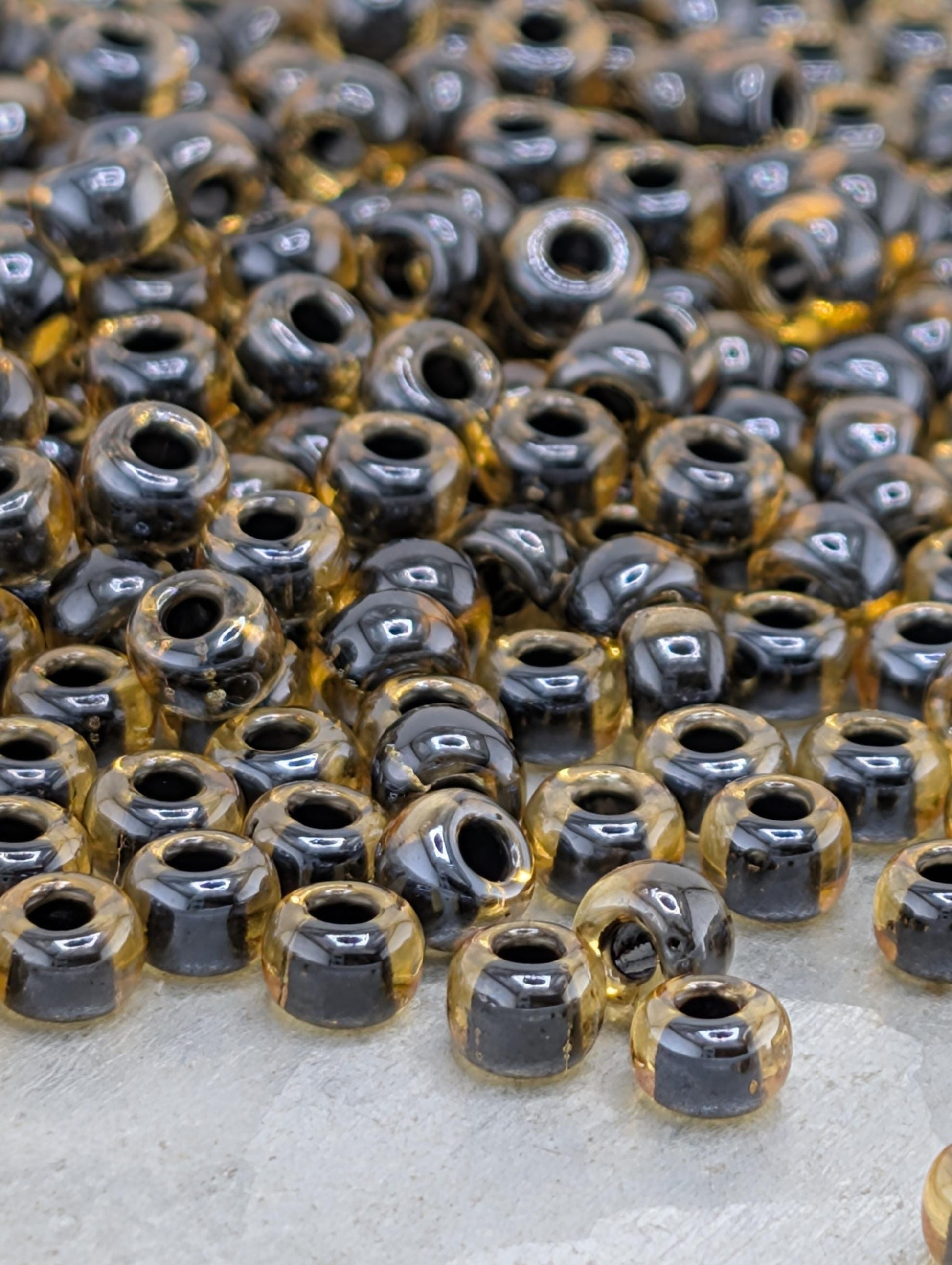 6-1840:Amber/Black ICL-Miyuki Rocaille 6/0 (20g pkg ~240 pcs)