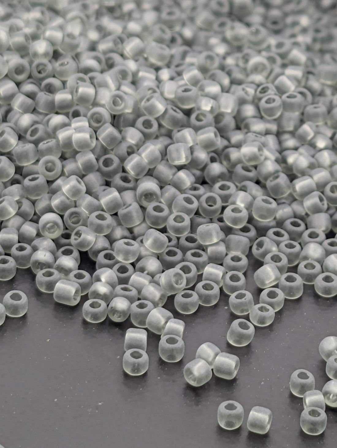4777SB Translucent Matte Grey 11/0 Round Matsuno Seed Beads (15g, ~1650 pcs)