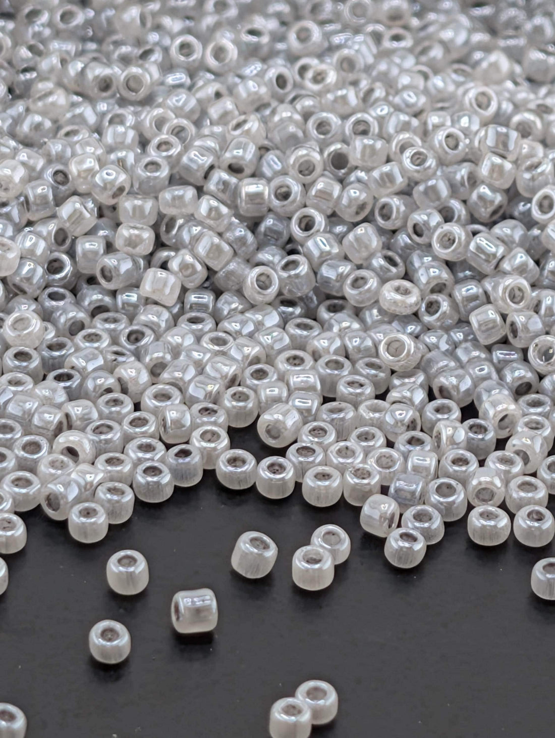1750SB Opaque Ceylon Pastel Grey 11/0 Round Matsuno Seed Beads (15g, ~1650 pcs)