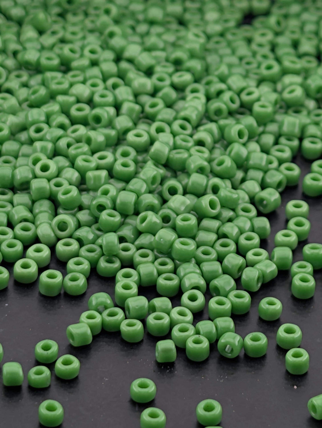 1818SB Opaque Green 11/0 Round Matsuno Seed Beads (15g, ~1650 pcs) | Japanese Seed Beads | Bead Weaving Embroidery Supply | DIY Jewelry