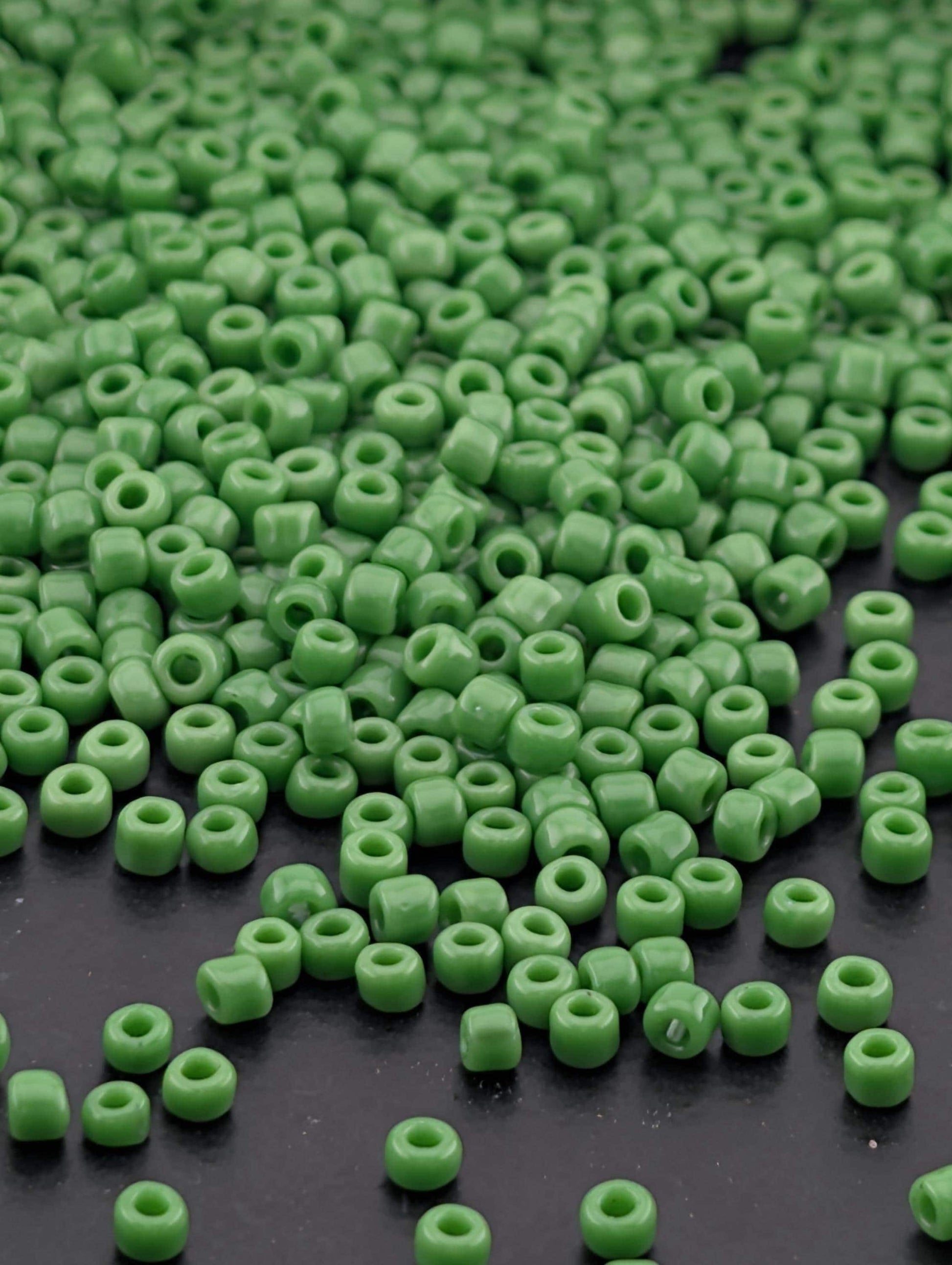 1818SB Opaque Green 11/0 Round Matsuno Seed Beads (15g, ~1650 pcs) | Japanese Seed Beads | Bead Weaving Embroidery Supply | DIY Jewelry