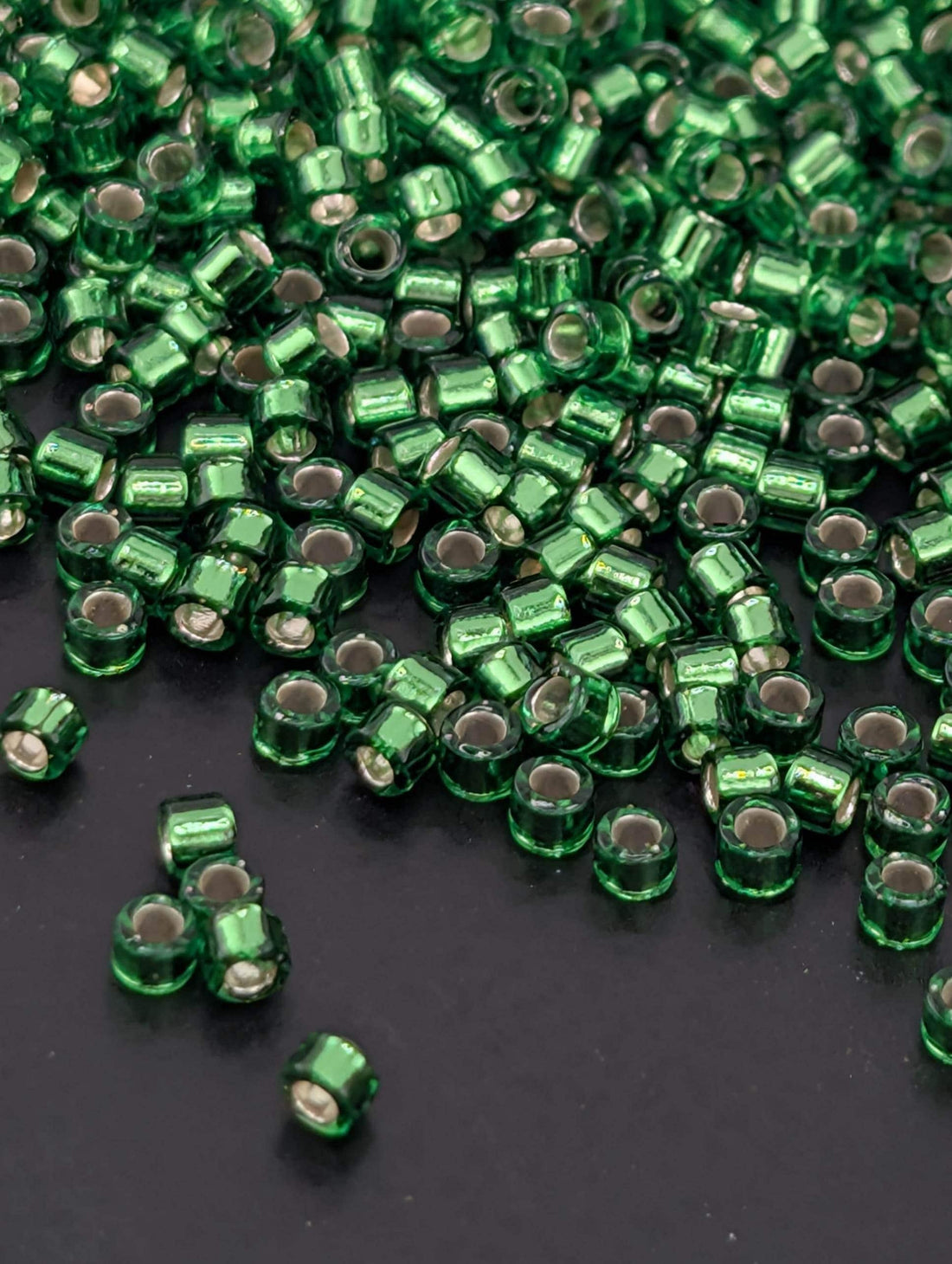 DB0046 Miyuki Delica Beads Kelly Green T SL (Size 11, 7 grams, ~1400 beads)