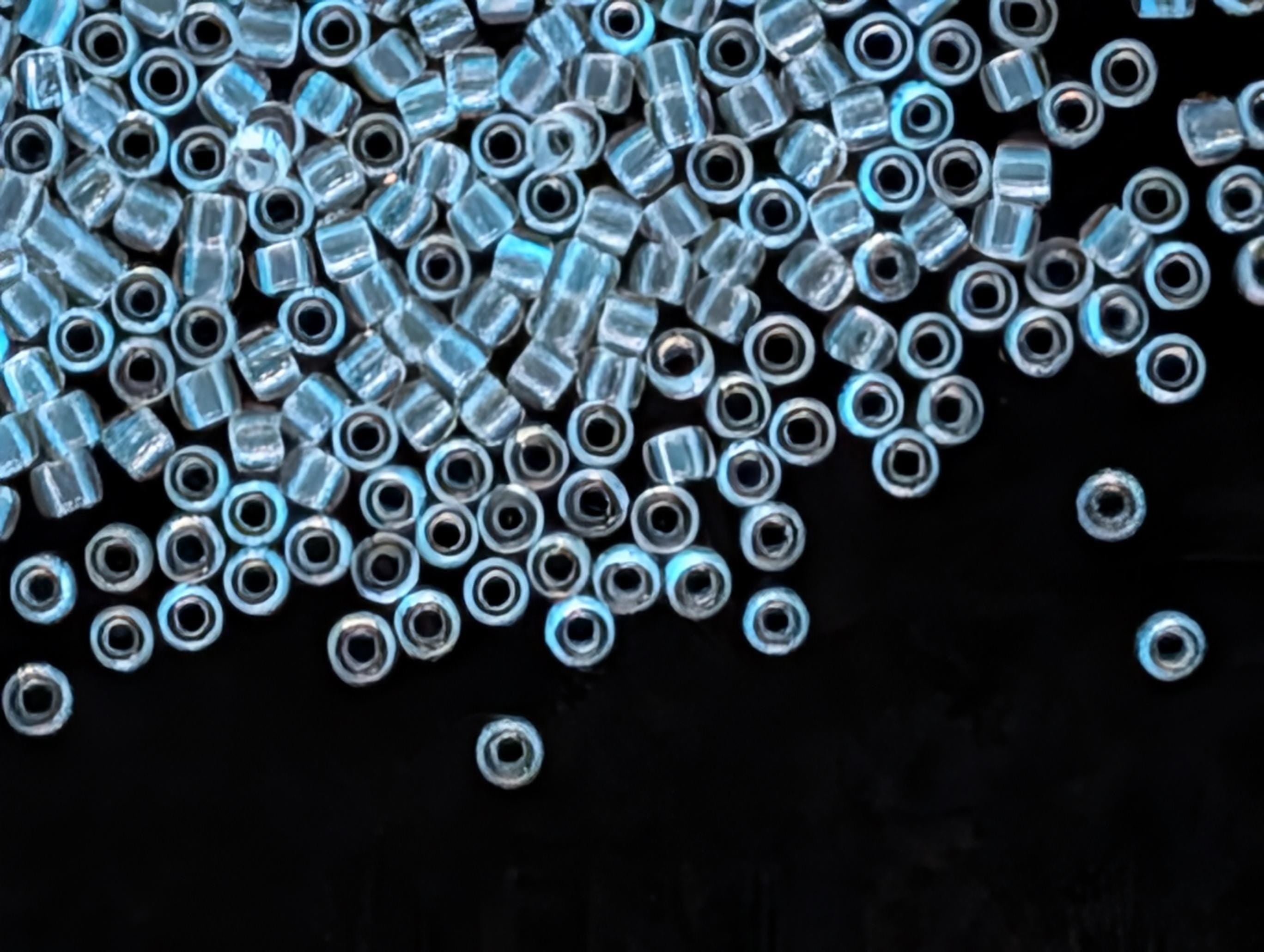 Glow In The Dark - Crystal/Bright Blue Size 8/0 Toho Round 2.5" tube