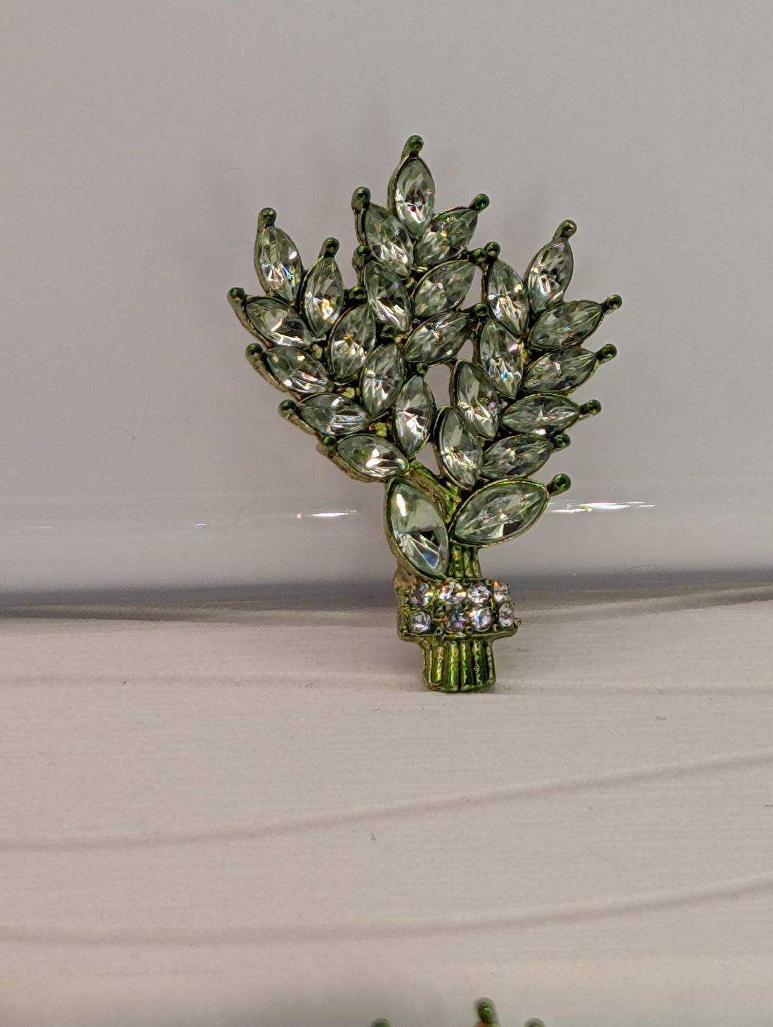 Bamboo Leaf Brooch: Nature-Inspired Pin (Light Green Enamel, Plated)