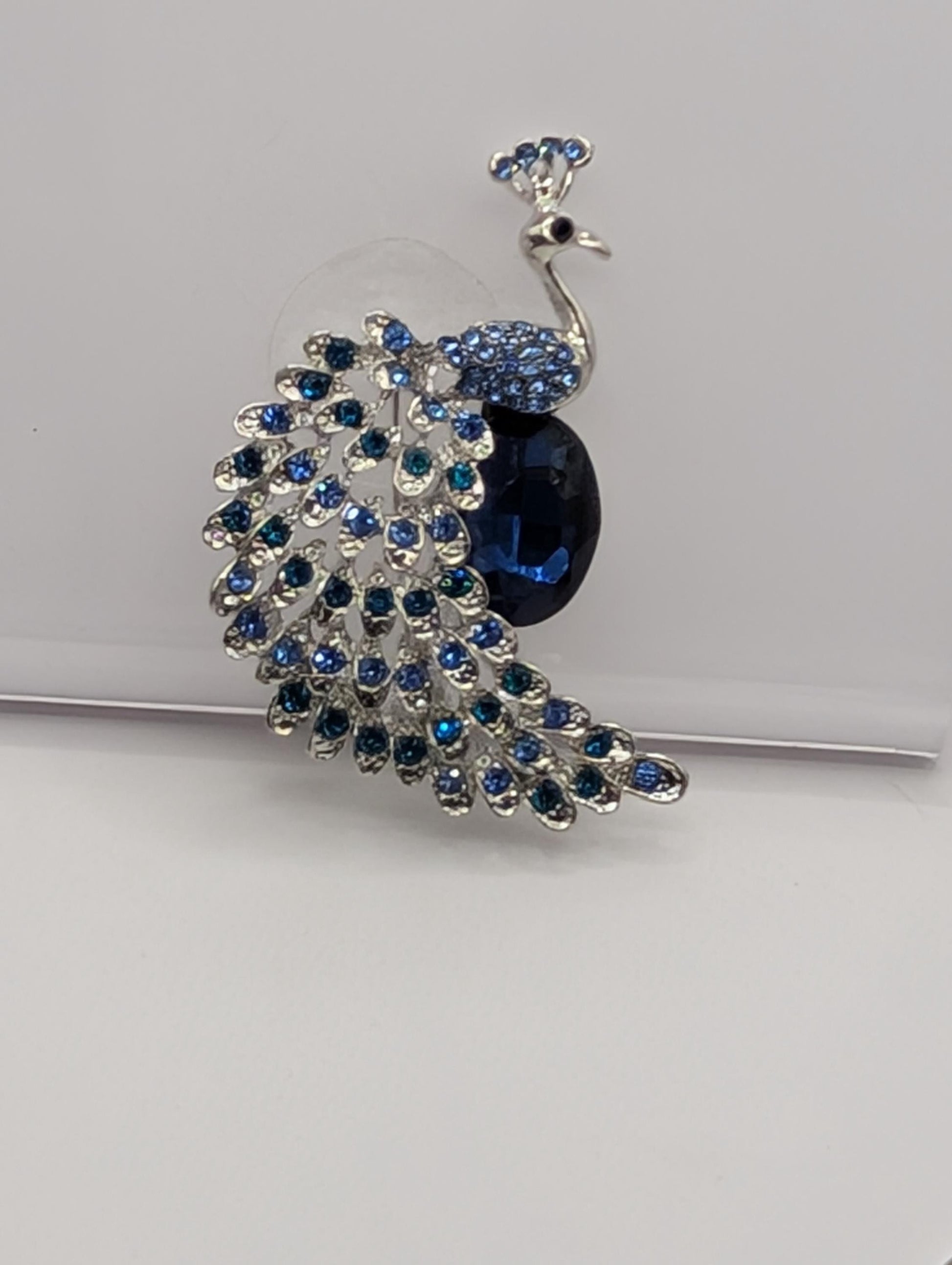 Peacock Feather Brooch: Colorful Enamel and Rhinestone Pin (Silver Plated)