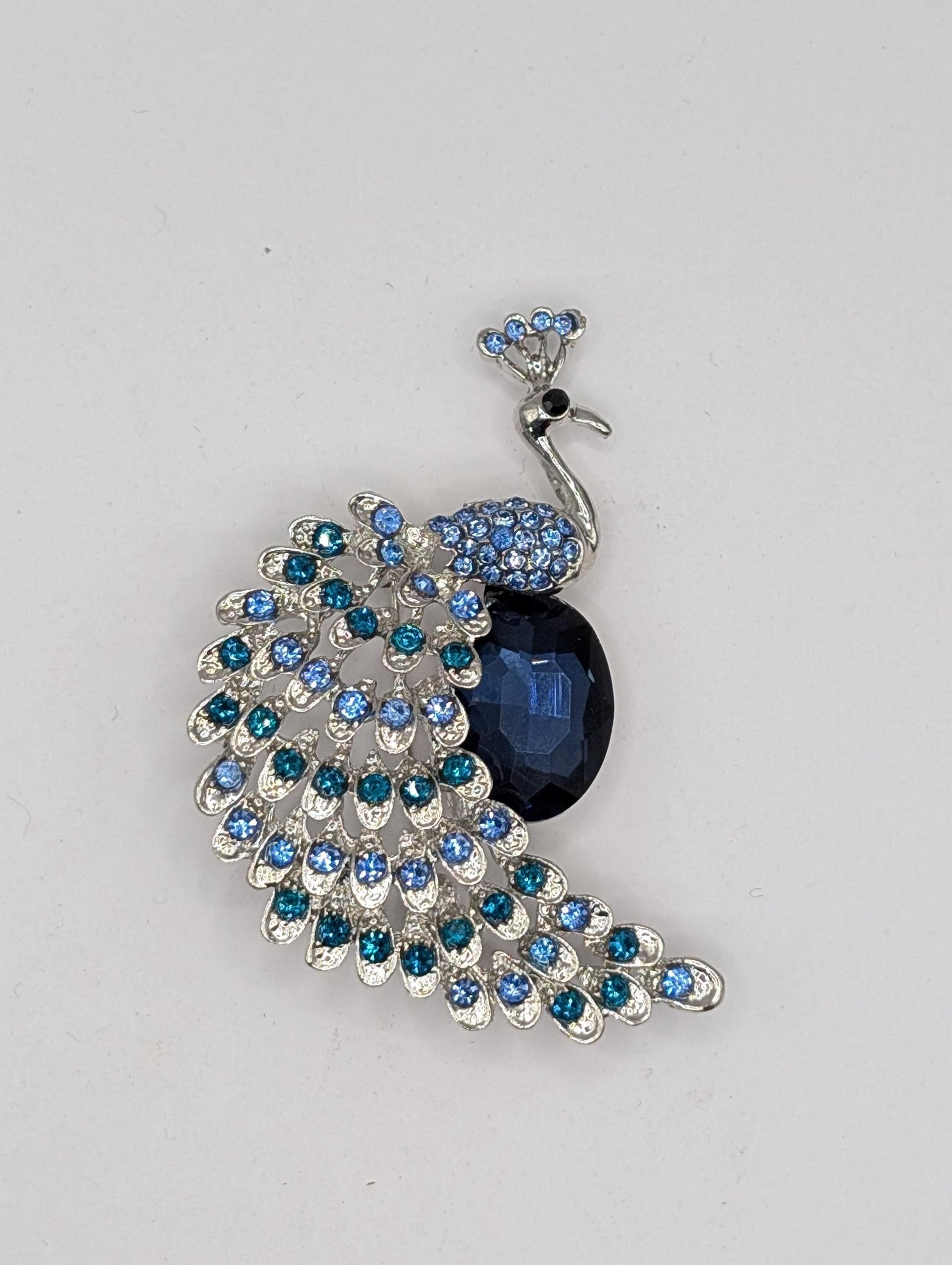 Peacock Feather Brooch: Colorful Enamel and Rhinestone Pin (Silver Plated)