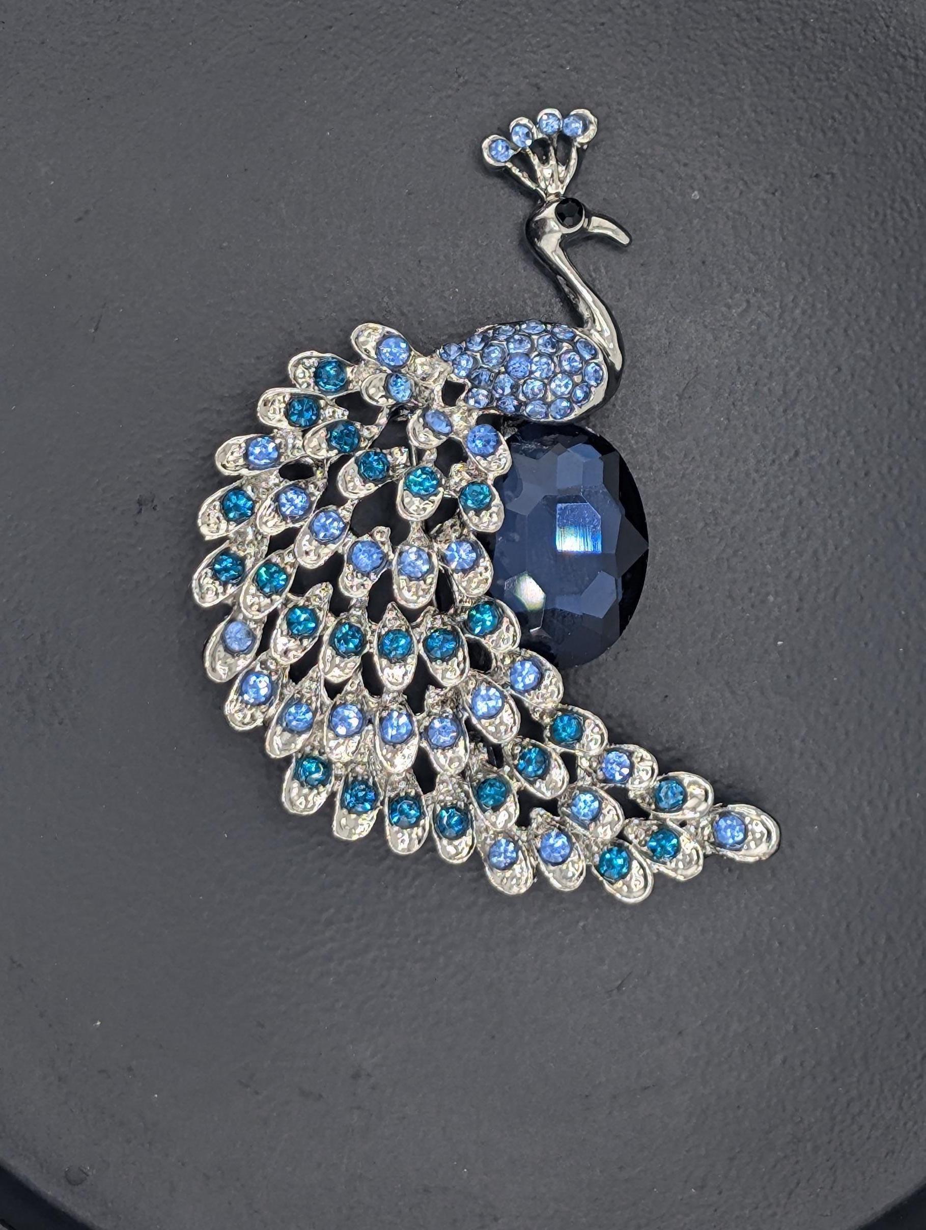 Peacock Feather Brooch: Colorful Enamel and Rhinestone Pin (Silver Plated)