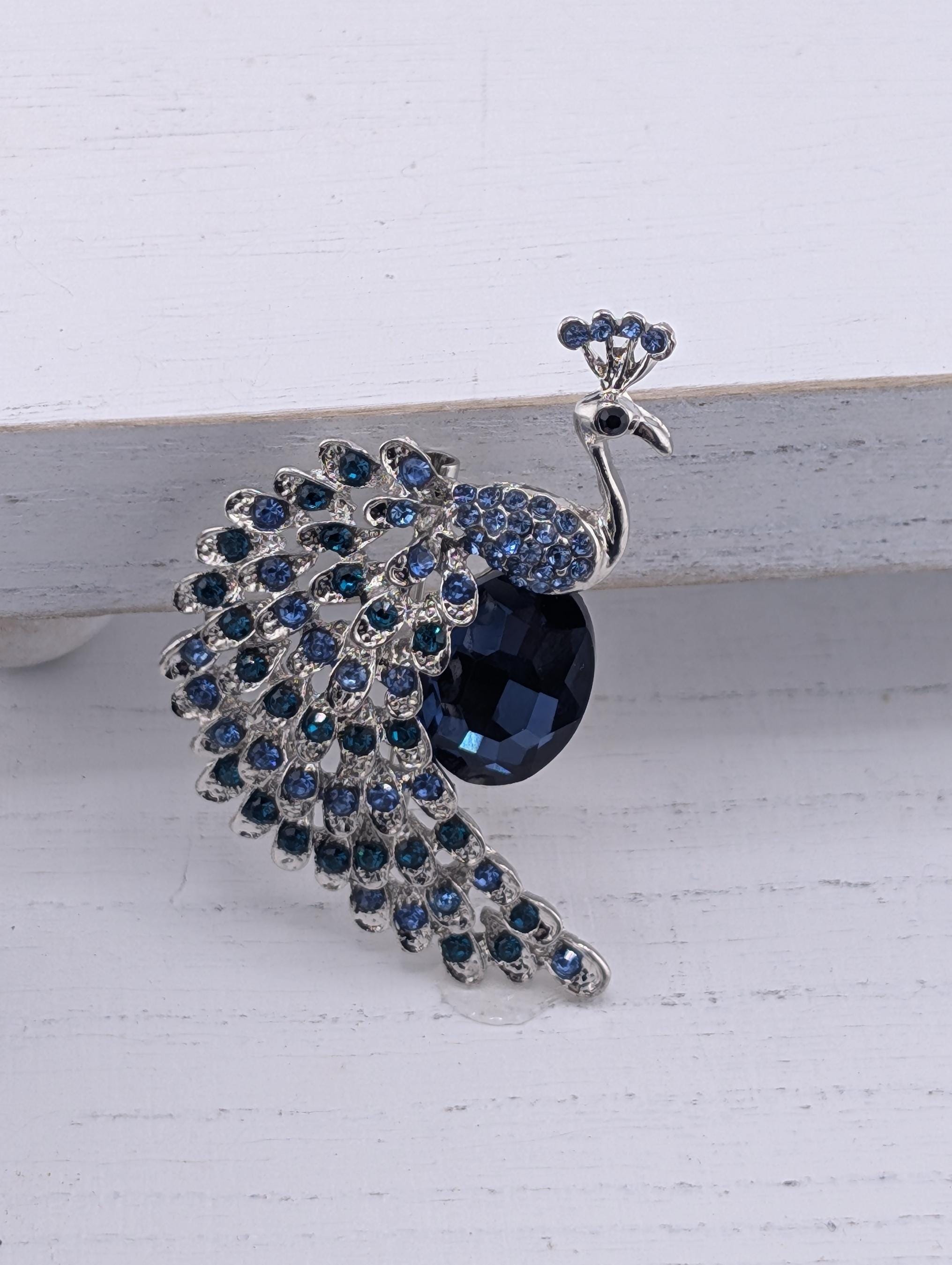 Peacock Feather Brooch: Colorful Enamel and Rhinestone Pin (Silver Plated)