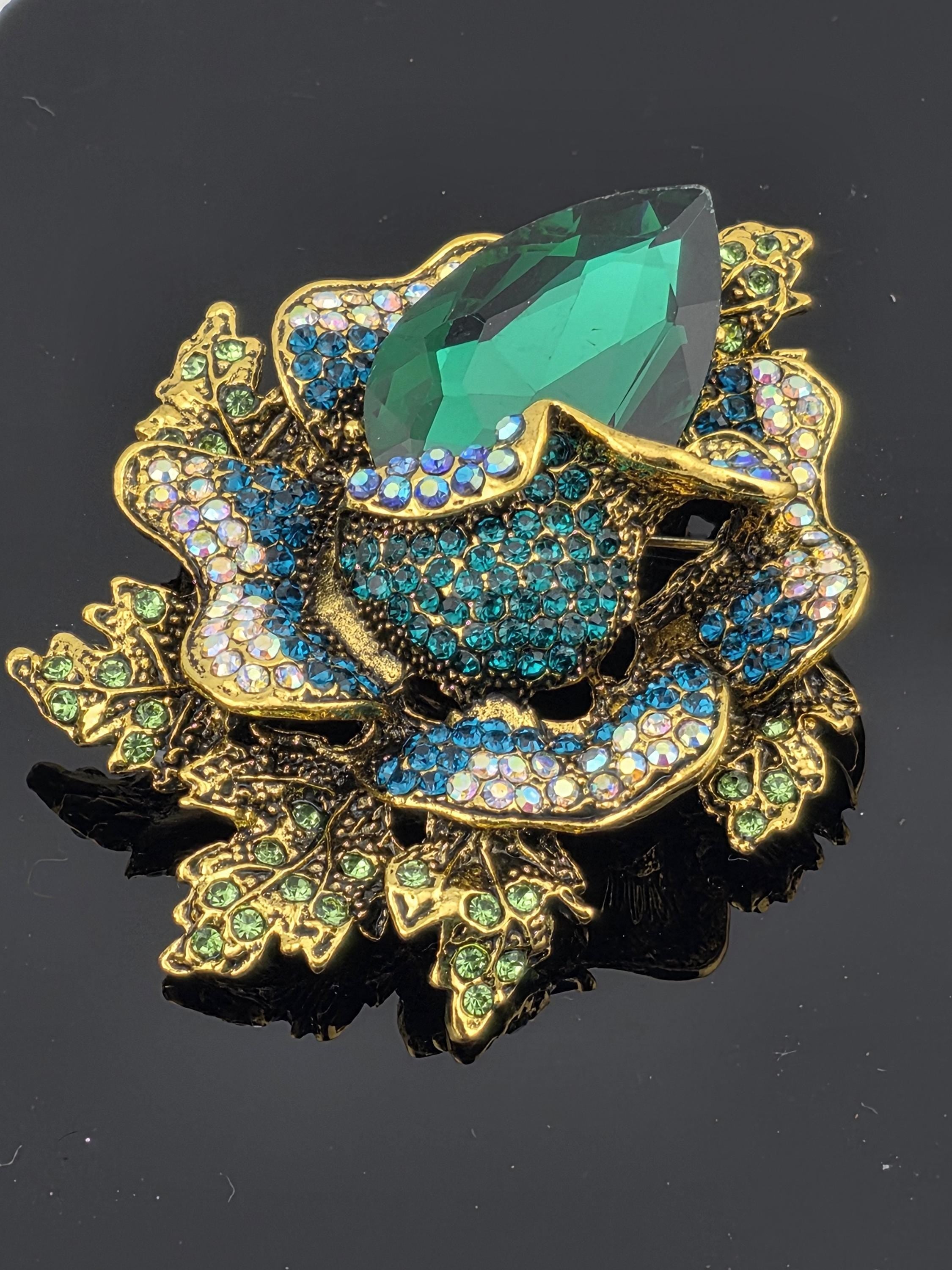 Flower Brooch: Gold Plated Emerald Pin with Rhinestones (Versatile Wear)