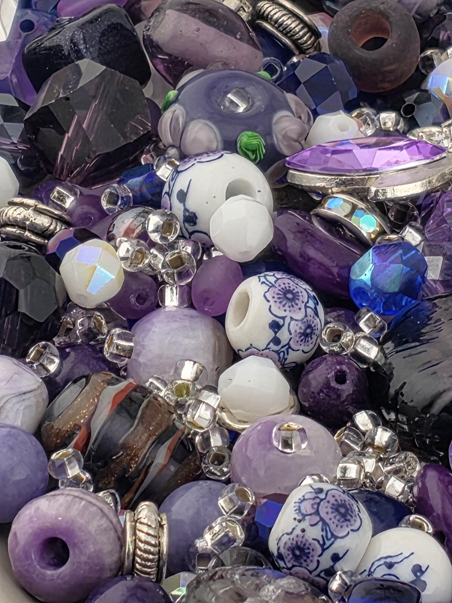 New "Heard It Through The Grapevine" Glass & Metal Bead Mix By Learise 2oz pkg