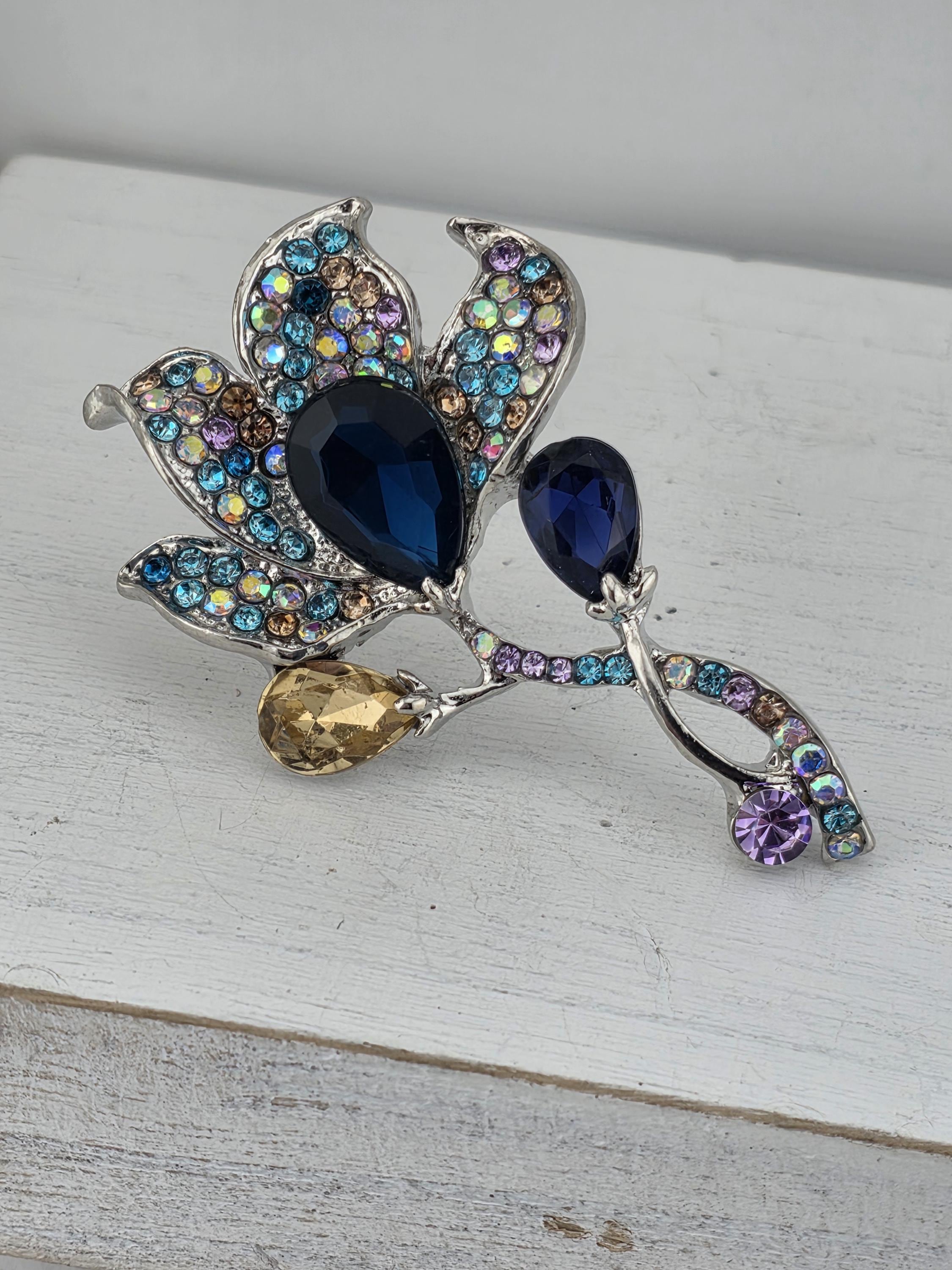 Luxurious Horseshoe Lily Flower Brooch - Sparkling Blue Gemstone Fashion Pin | Handmade Pin | Jacket Scarf Hat Accessory | Gift Idea