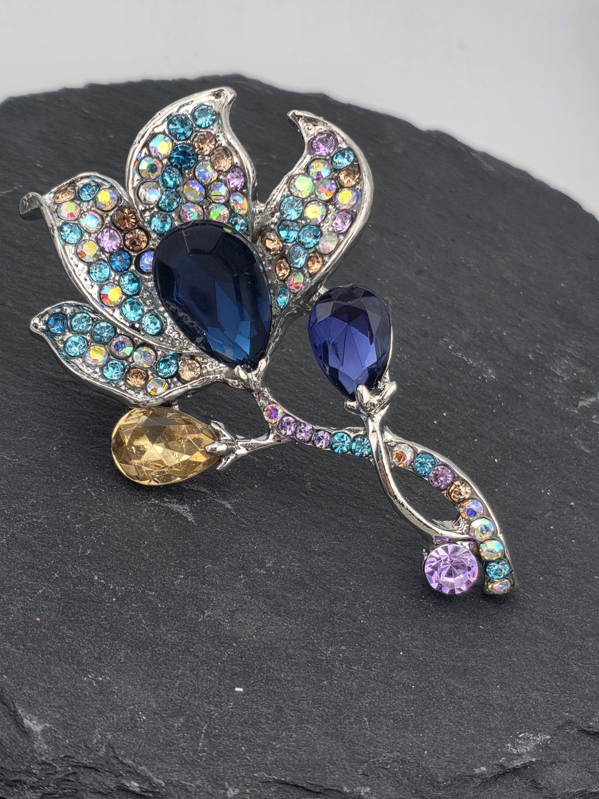 Luxurious Horseshoe Lily Flower Brooch - Sparkling Blue Gemstone Fashion Pin | Handmade Pin | Jacket Scarf Hat Accessory | Gift Idea