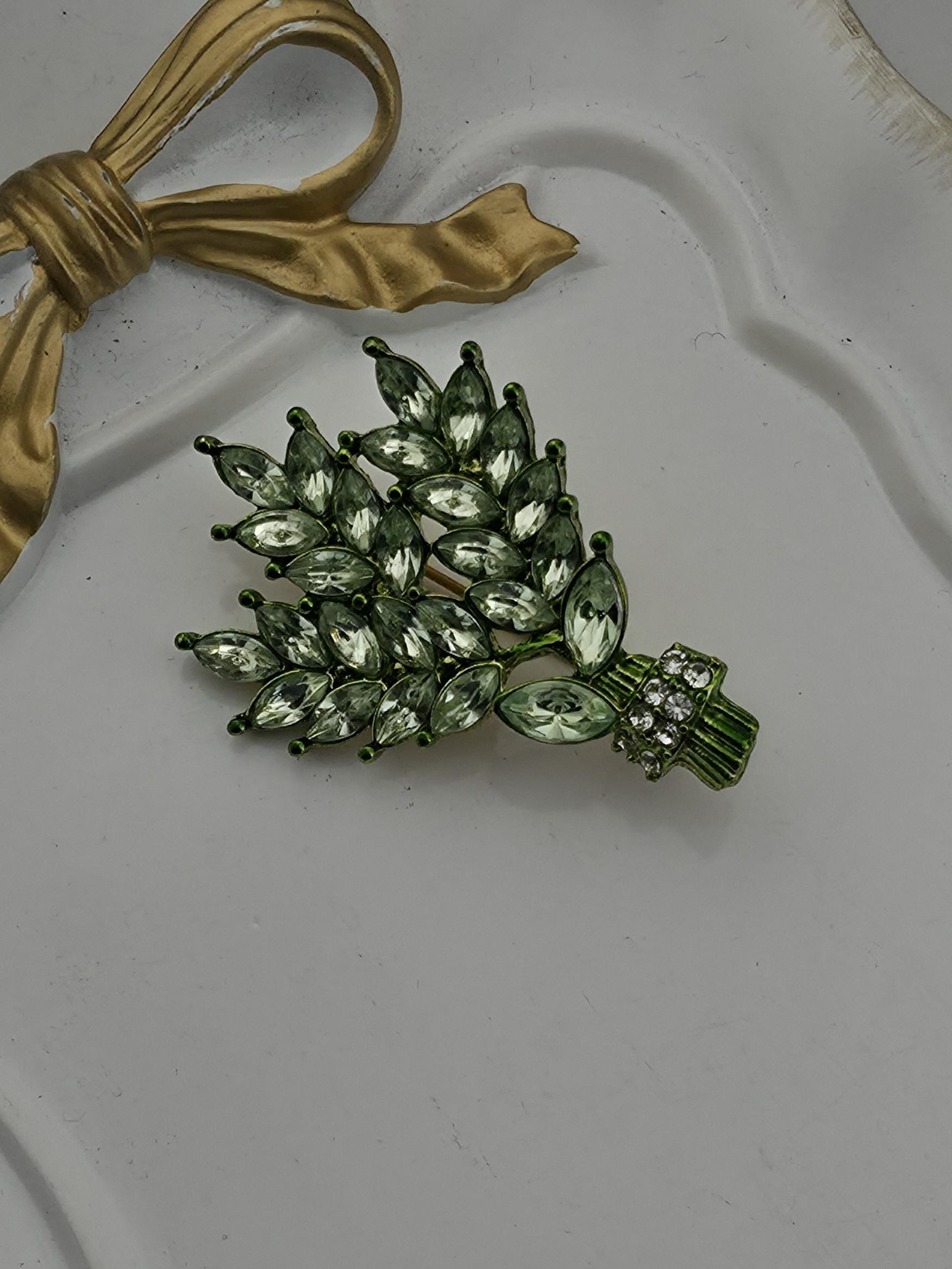 Bamboo Leaf Brooch: Nature-Inspired Pin (Light Green Enamel, Plated)