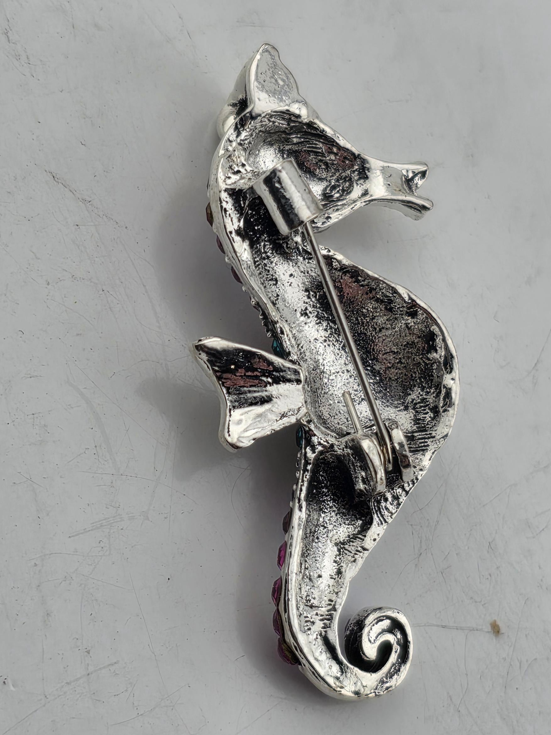 Elegant Seahorse Brooch with Rainbow Pearls - Charming Vacation Style Jewelry