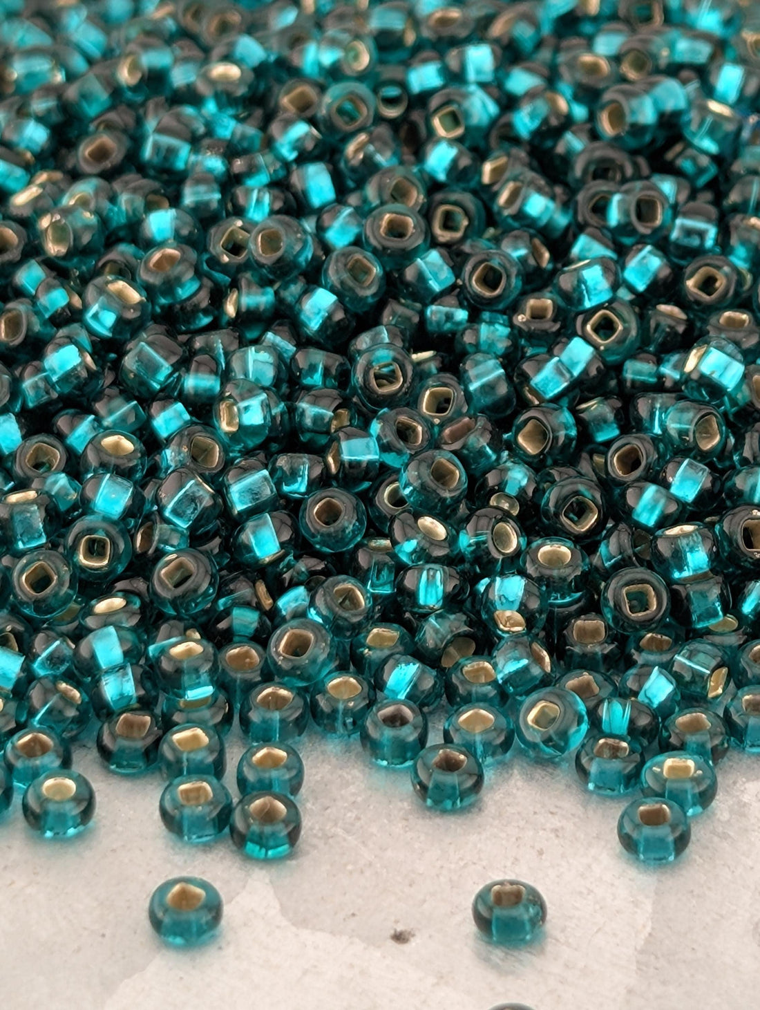 Transparent Teal Green SilverLined | Size 11 | 15g | Preciosa-Ornela Glass Seed Beads