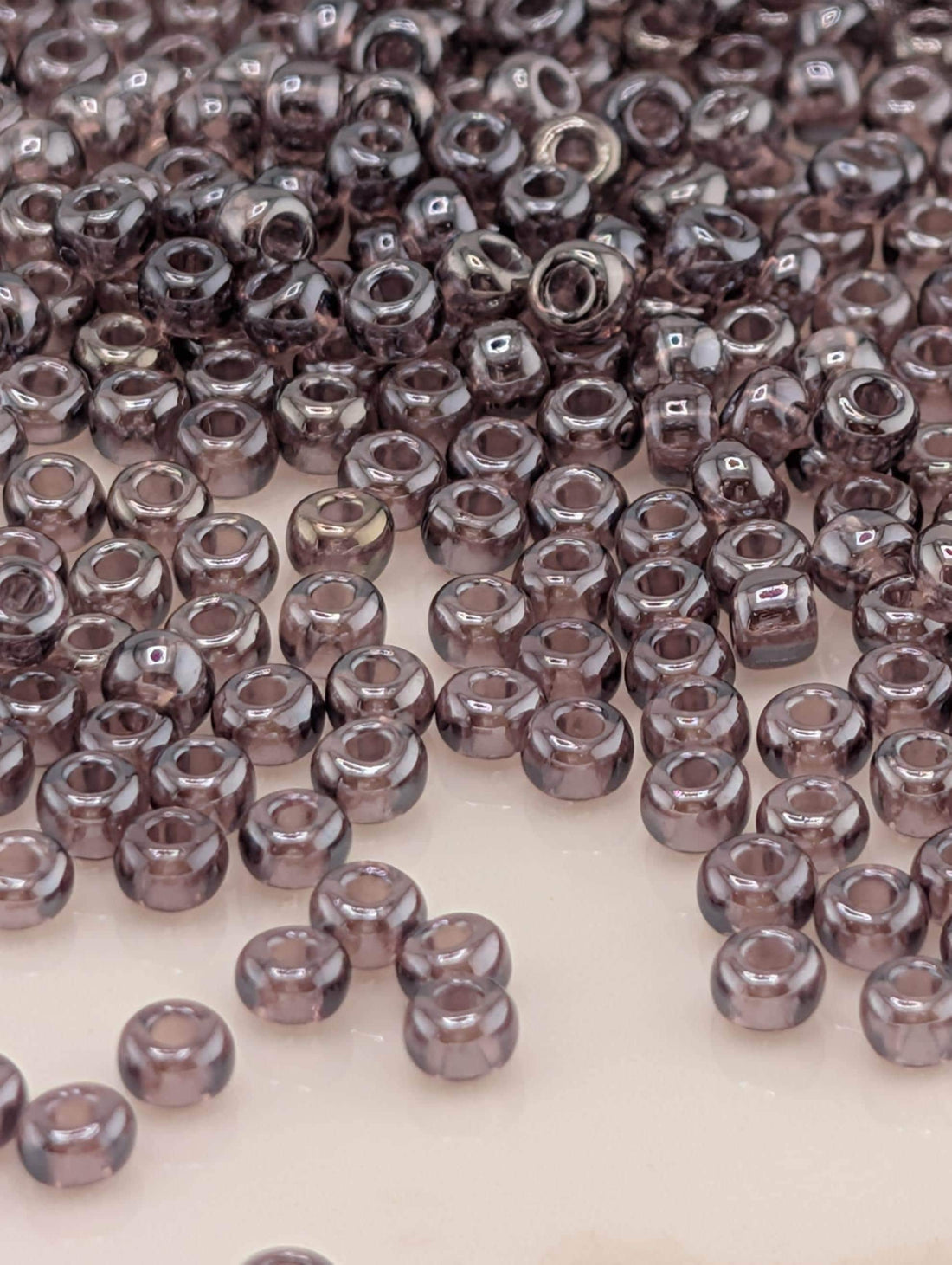 Transparent Luster Lt. Amethyst | Size 8 | 15g | Preciosa-Ornela Glass Seed Beads