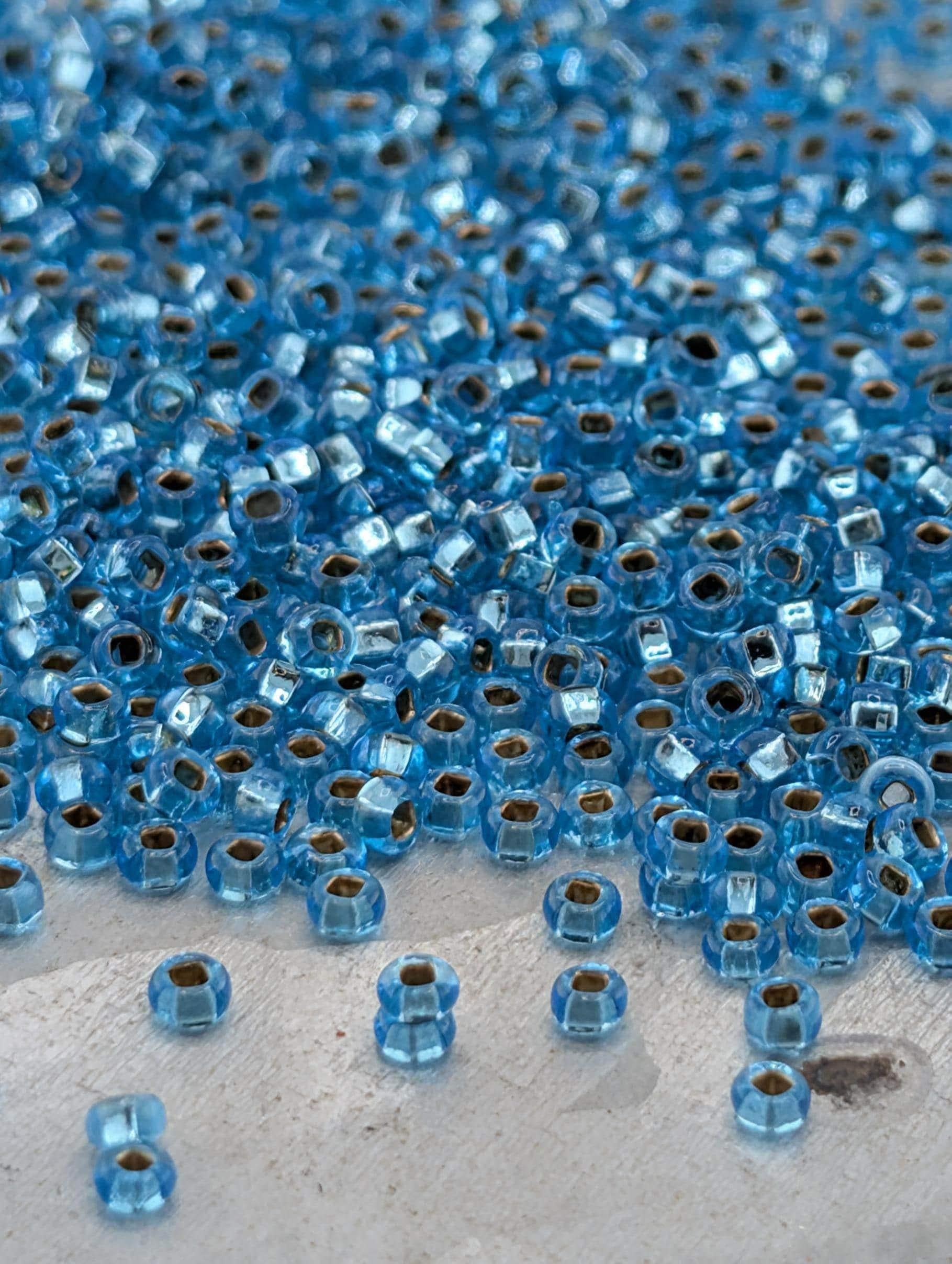 Transparent Sea Blue | Size 10 | 15g | Preciosa-Ornela Glass Seed Beads