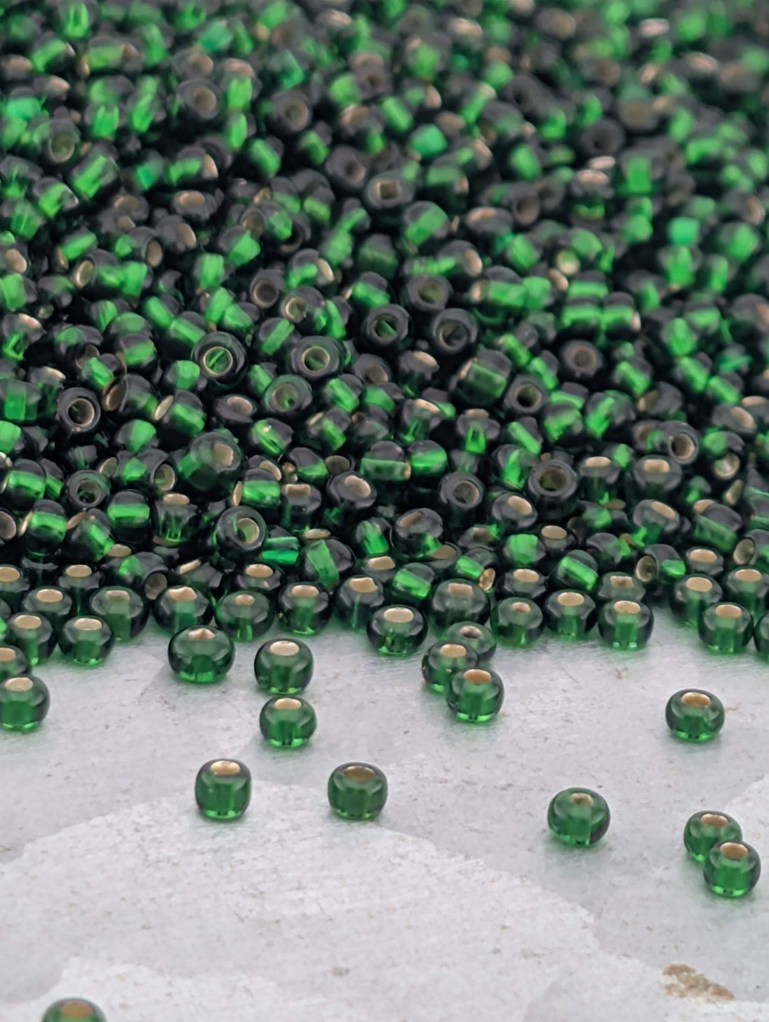 Translucent Emerald Green SilverLined | Size 11 | 15g | Preciosa-Ornela Glass Seed Beads