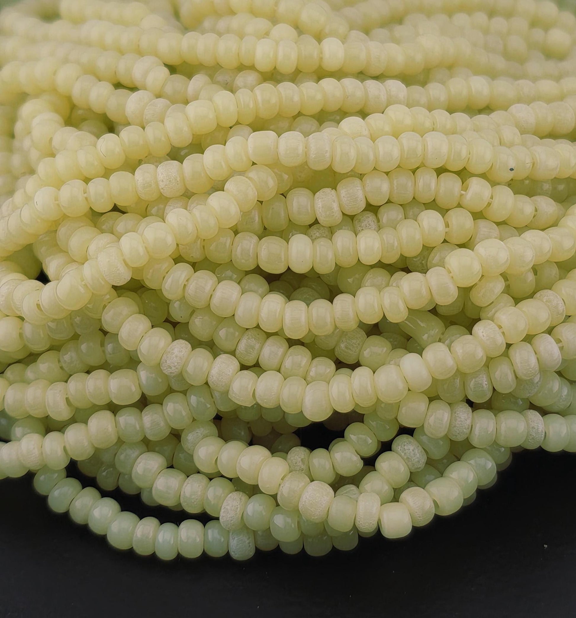 Translucent Light Yellow Opal Vintage | Size 8 | 15g | Preciosa-Ornela Glass Seed Beads