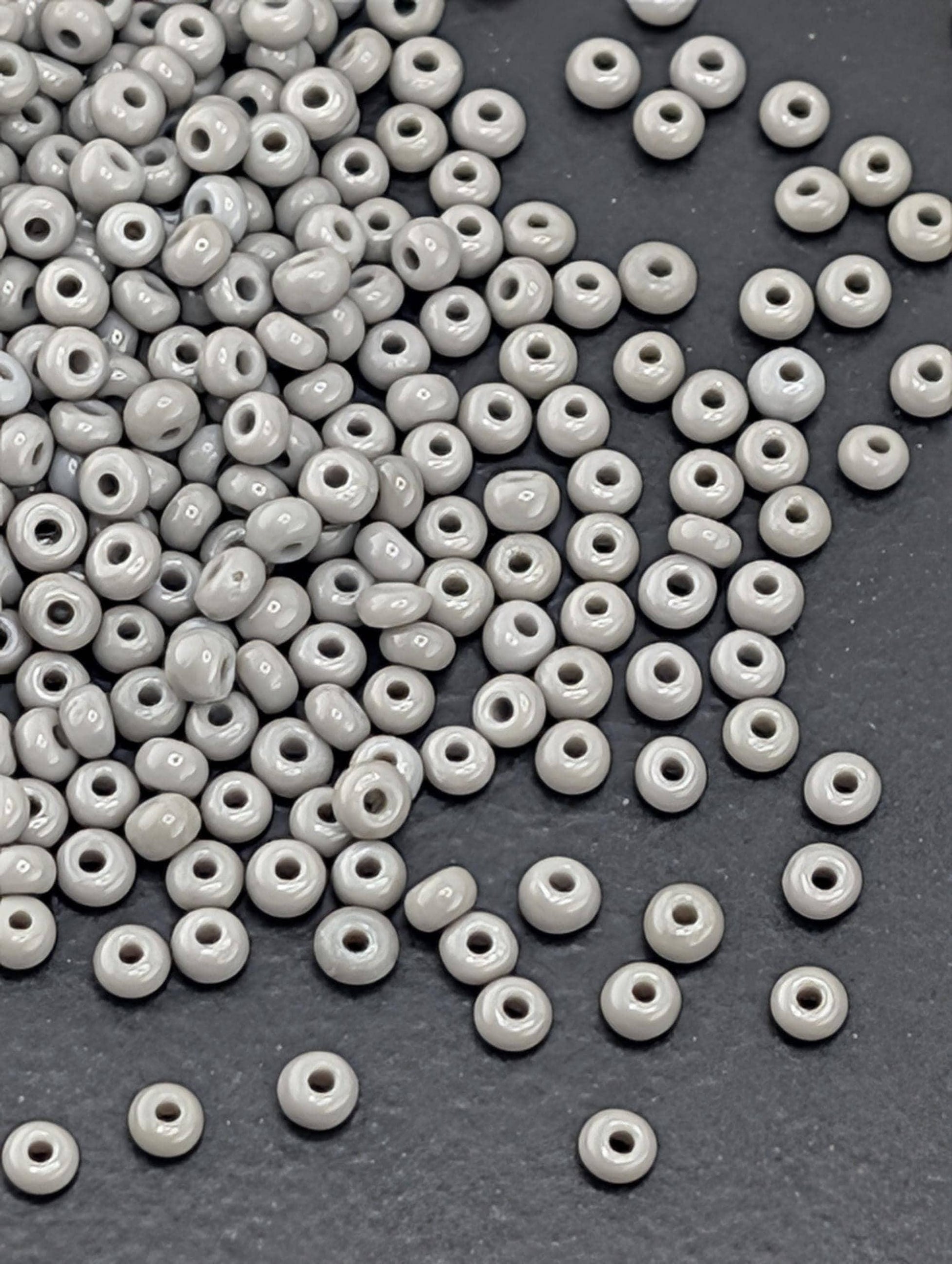 Opaque Gray | Size 10 | 15g | Preciosa-Ornela Glass Seed Beads