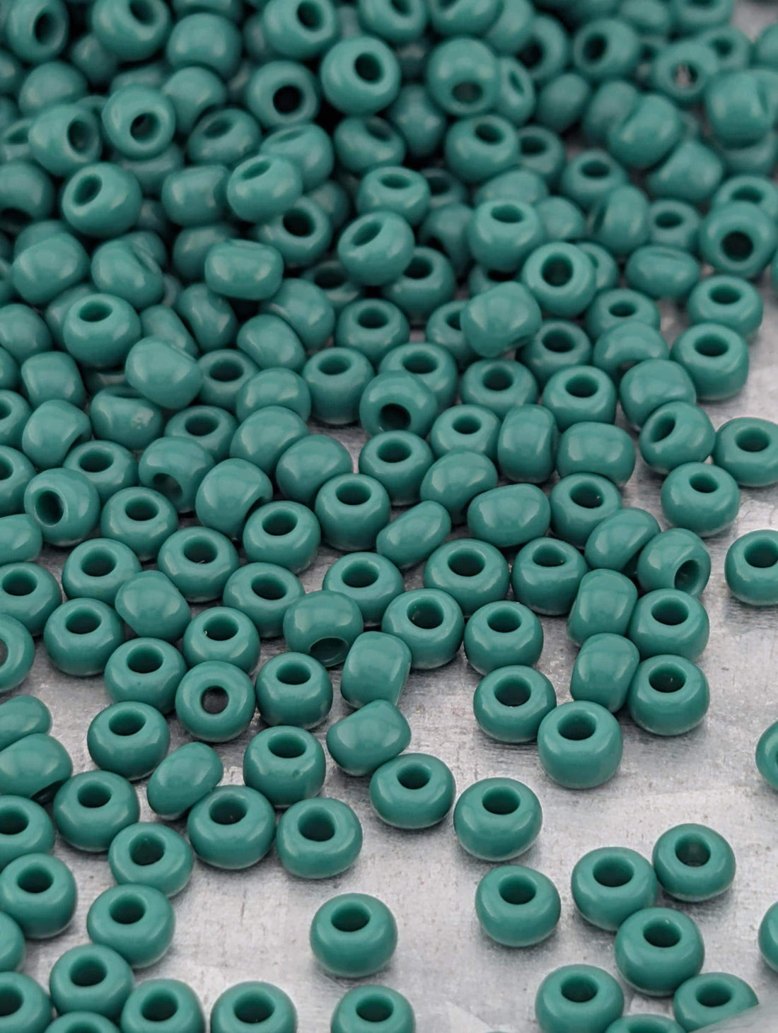 Opaque Forest Green | Size 8 | 15g | Preciosa-Ornela Glass Seed Beads