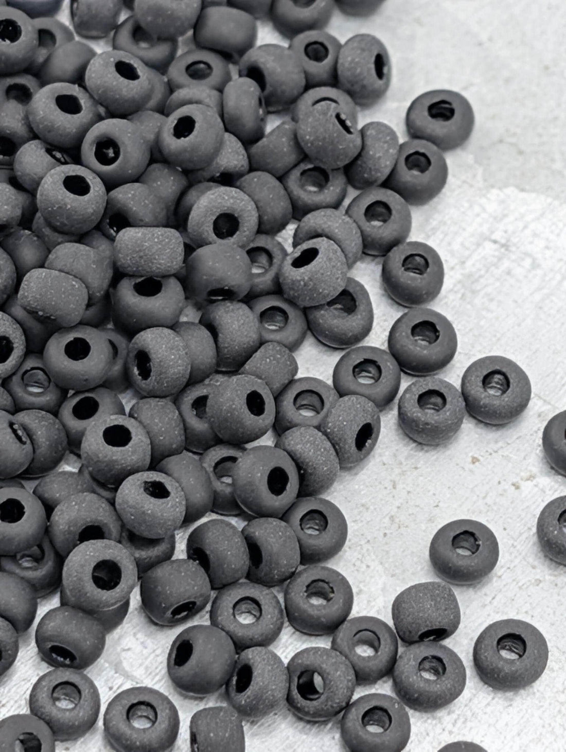 Opaque Frosted Black | Size 8 | 15g | Preciosa-Ornela Glass Seed Beads