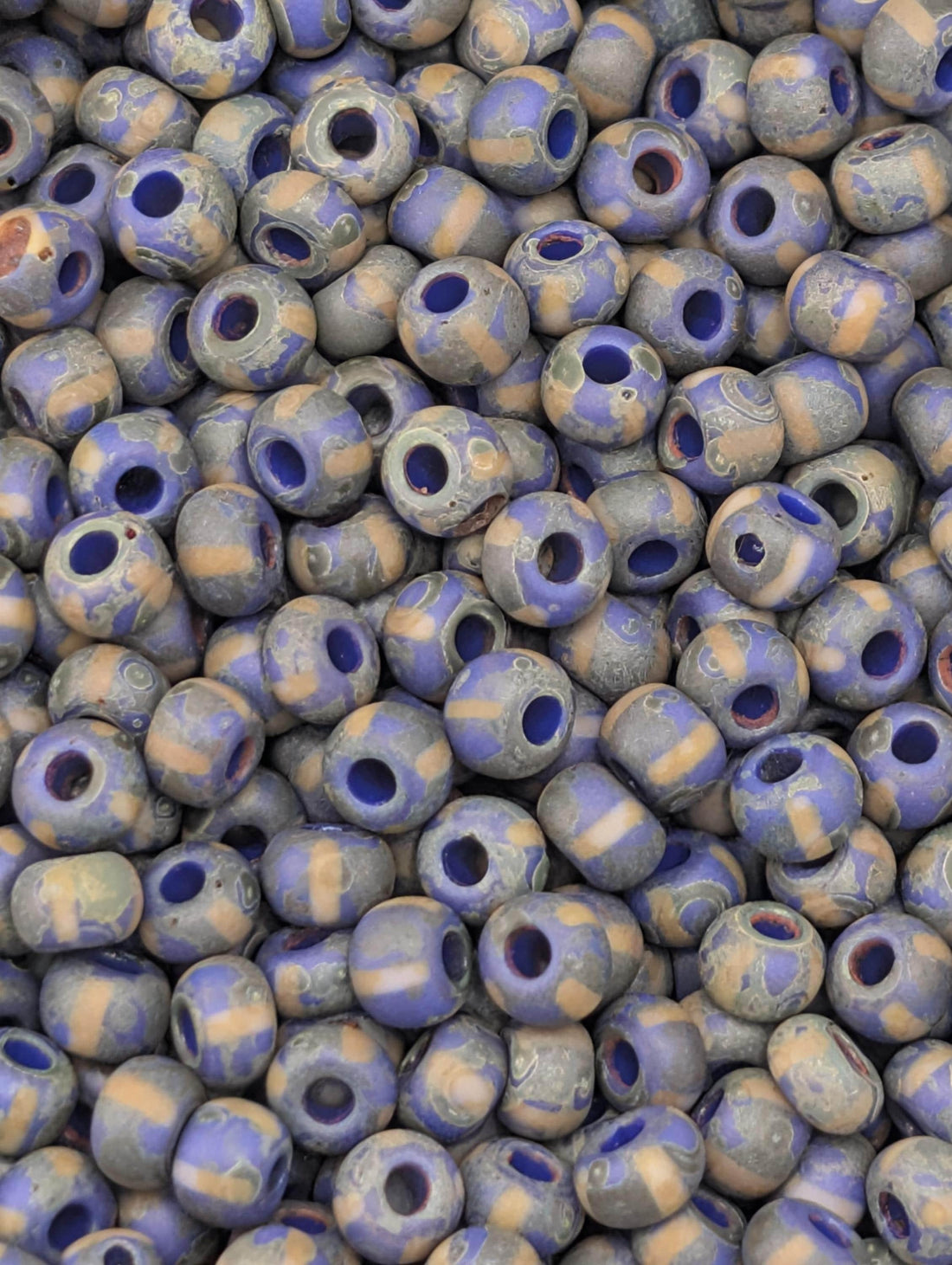 Aged Royal White Stripe | Size 8 | 15g | Preciosa-Ornela Glass Seed Beads