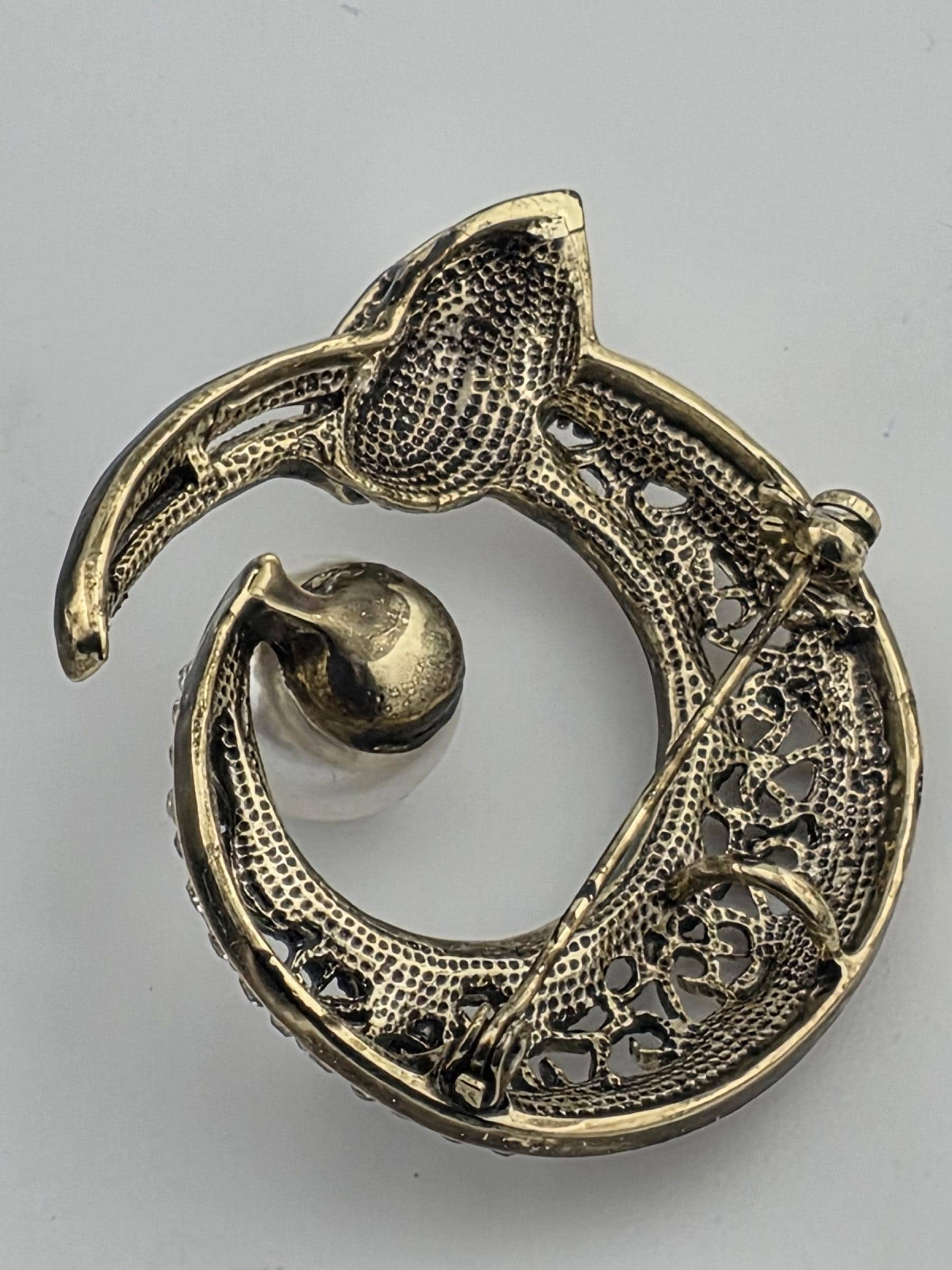 Gold Plated Crescent Pearl Brooch: Delicate Shine, Elegant Pin
