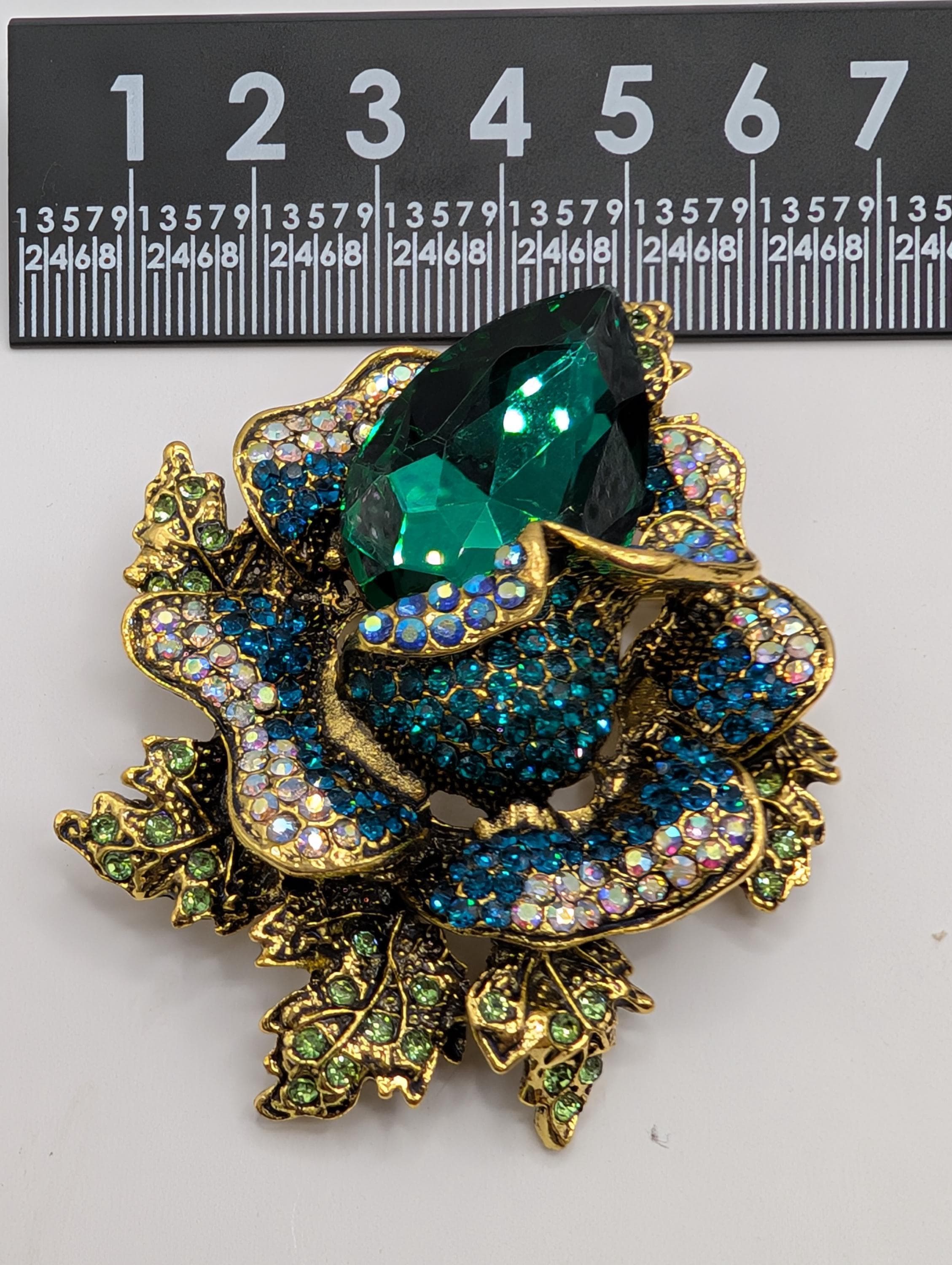 Flower Brooch: Gold Plated Emerald Pin with Rhinestones (Versatile Wear)