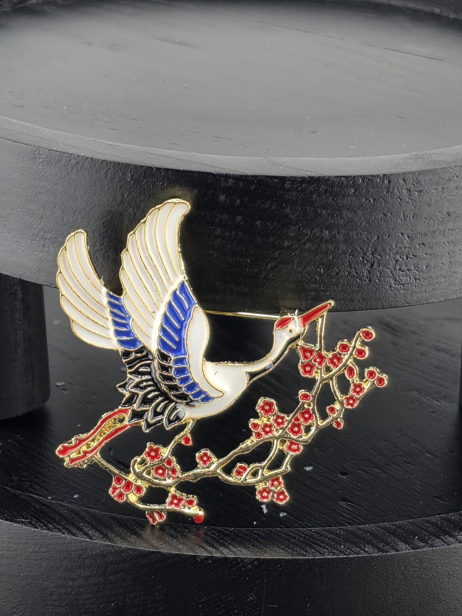 Crane Brooch Pin: Gold Plated Nature Design (Lightweight Accessory)
