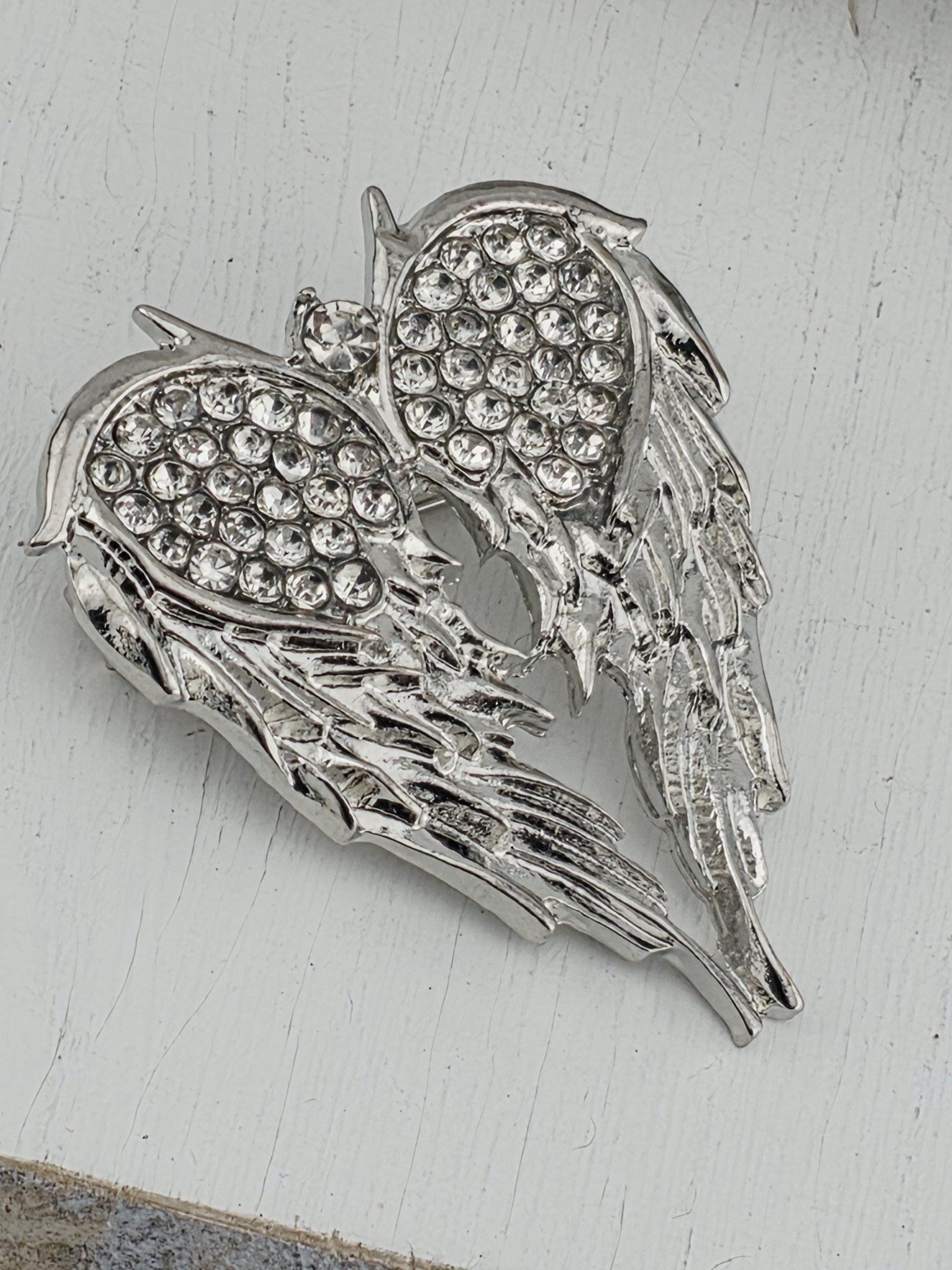 Angel Wings Brooch: Silver Plated Pin with Rhinestone Detail (Lightweight)