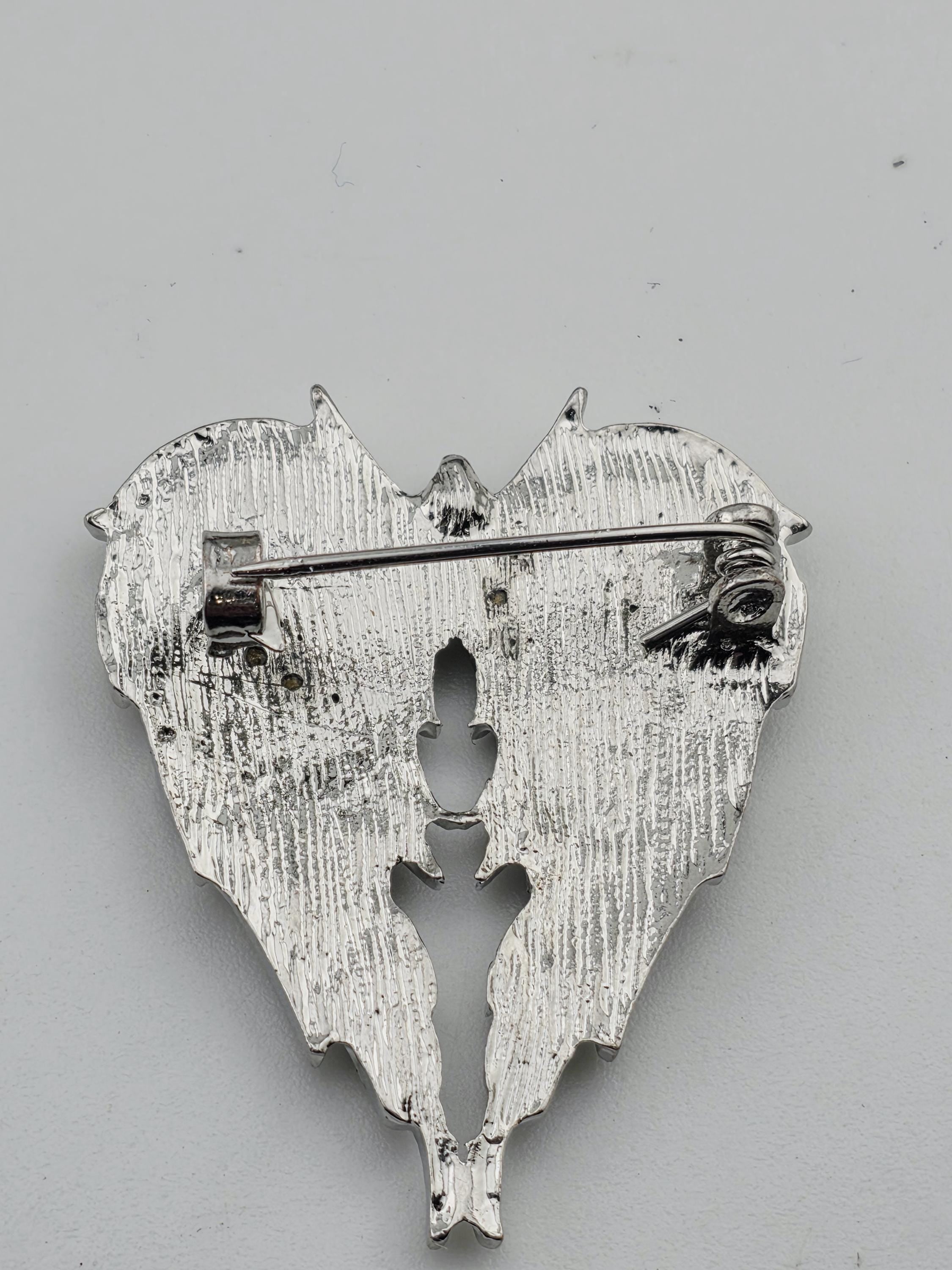 Angel Wings Brooch: Silver Plated Pin with Rhinestone Detail (Lightweight)