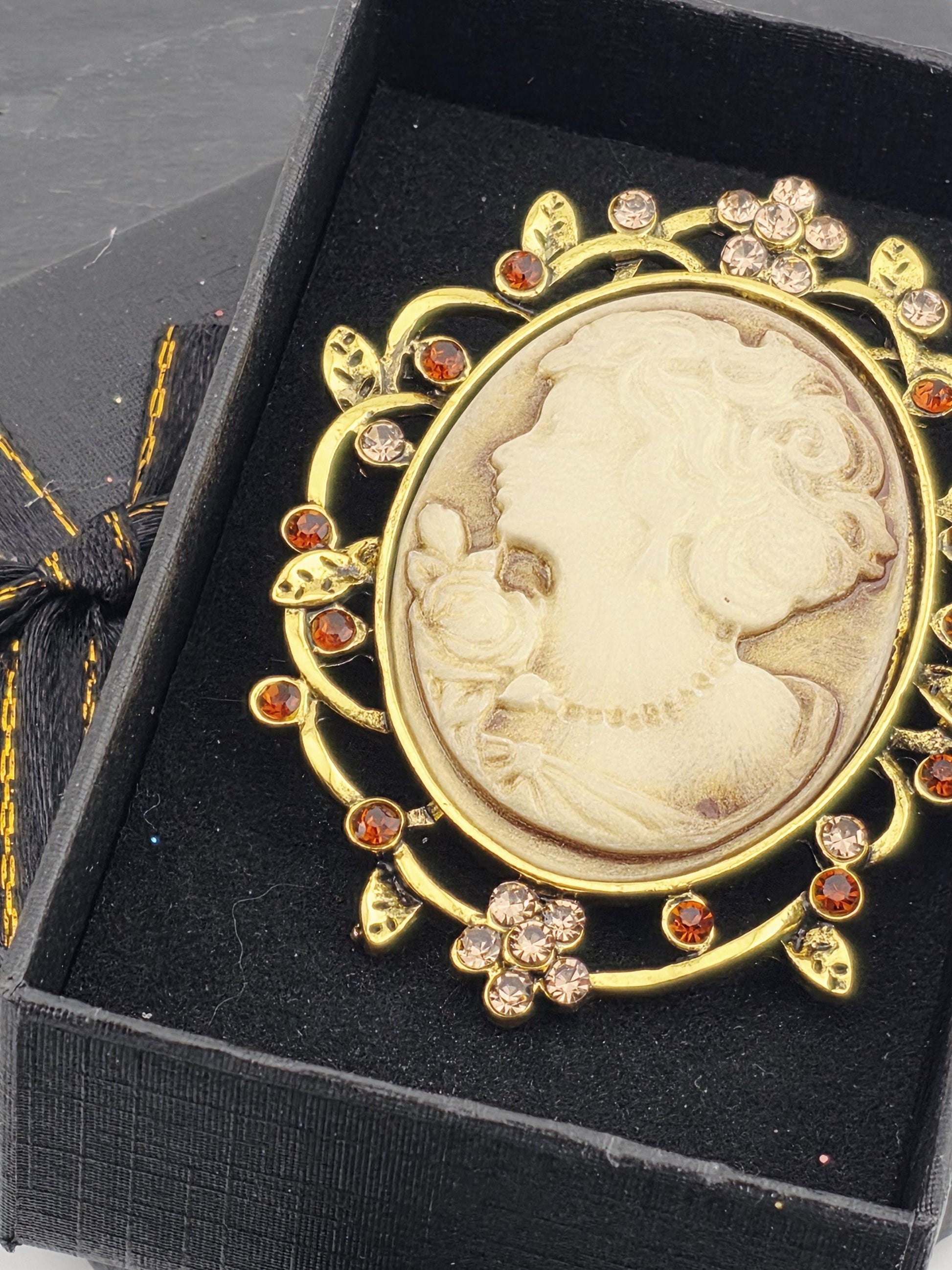 Vintage Ethnic Style Brooch - Alloy Rhinestone & Resin Statement Jewelry